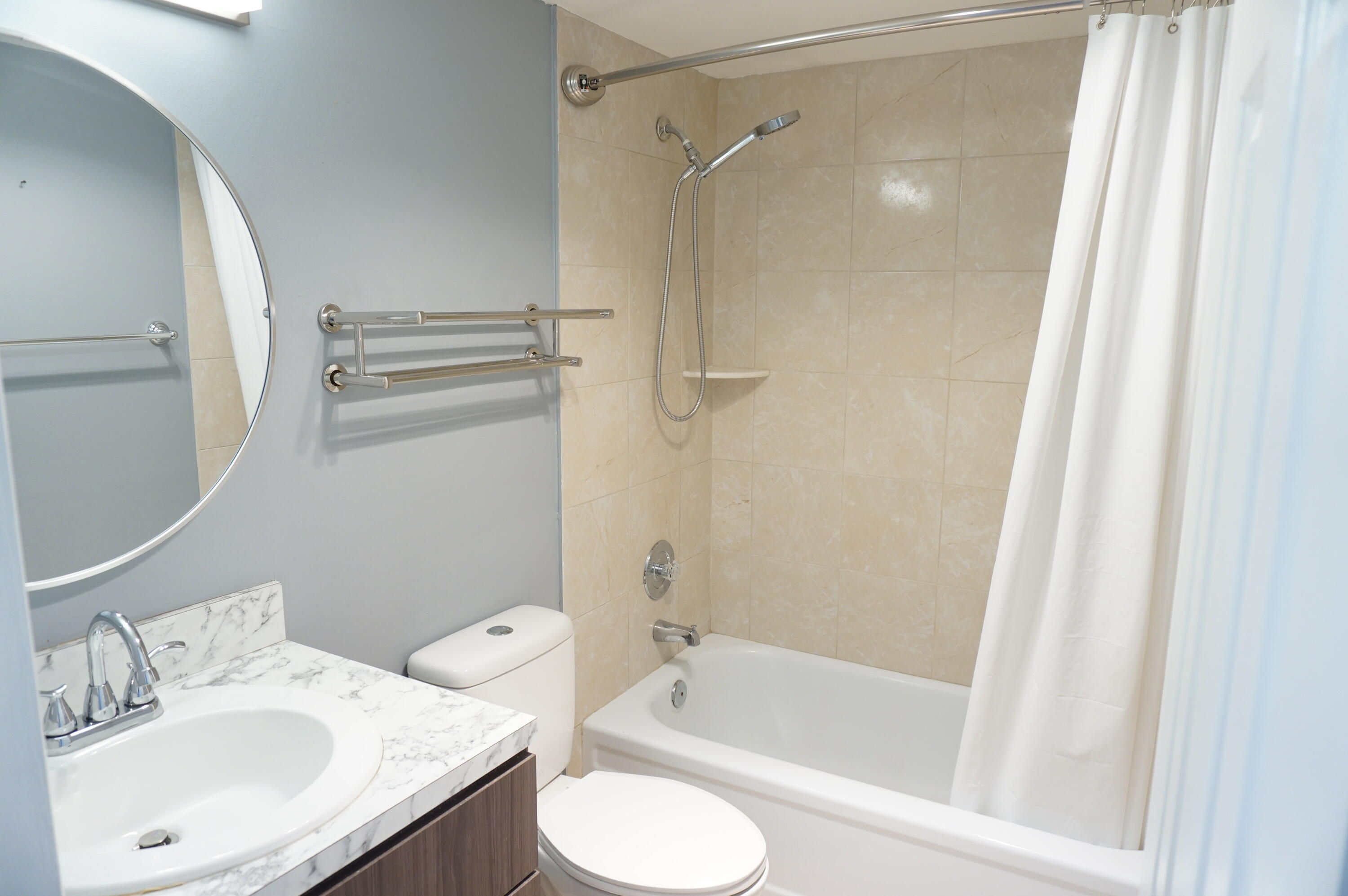 *CENTURY VILLAGE* 1ST FLOOR CONDO - Residential Lease