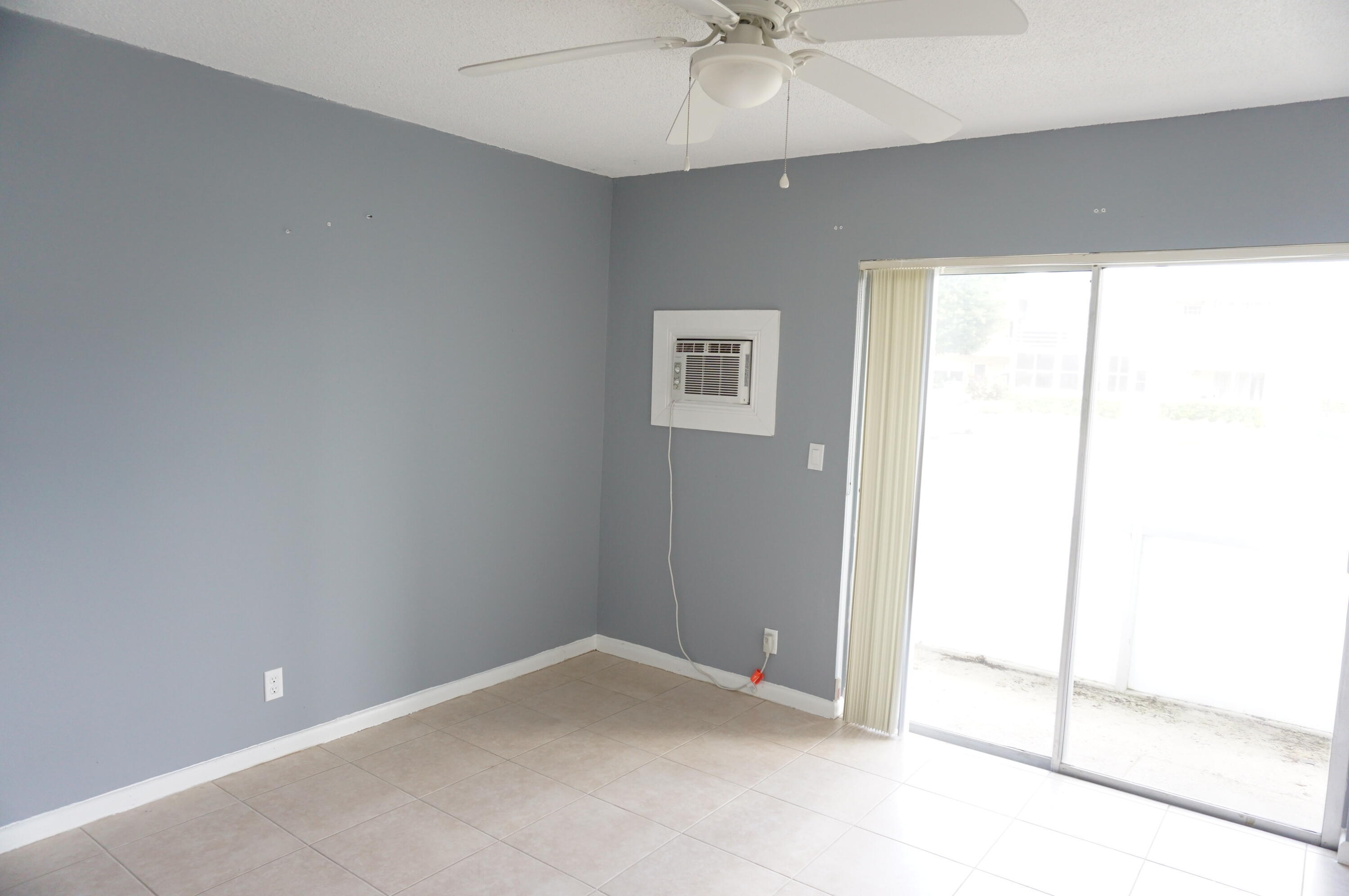*CENTURY VILLAGE* 1ST FLOOR CONDO - Residential Lease