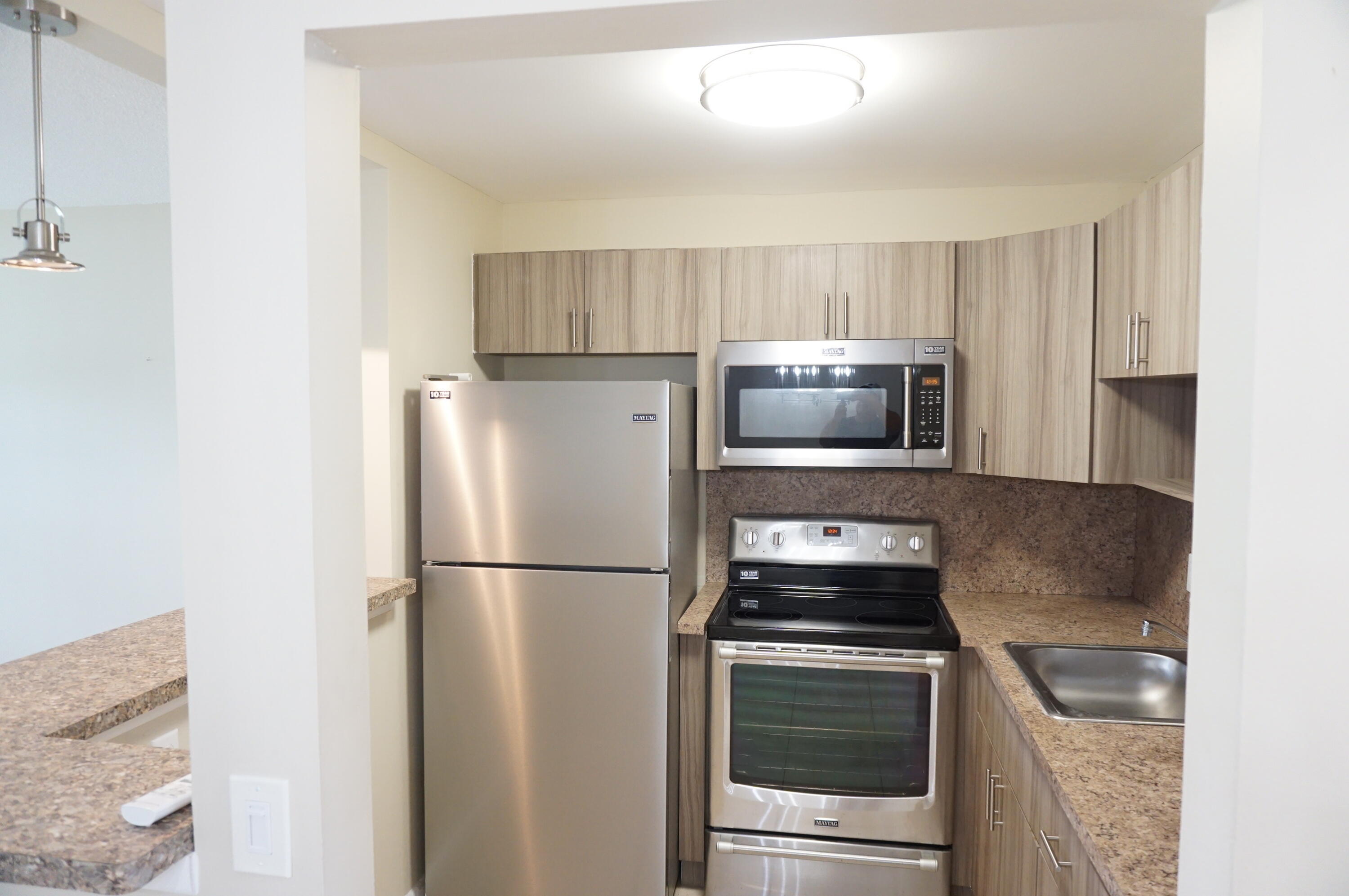 *CENTURY VILLAGE* 1ST FLOOR CONDO - Residential Lease