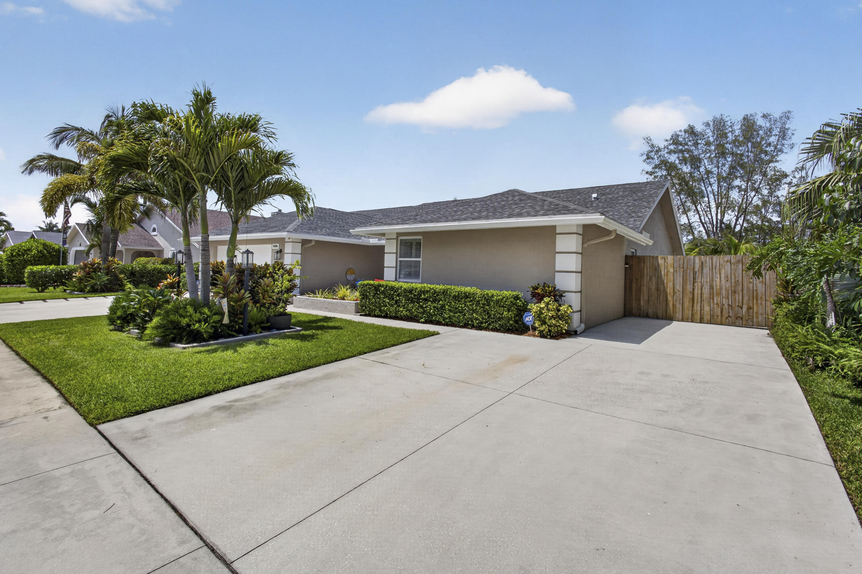 SUGAR POND MANOR OF WELLINGTON - Residential