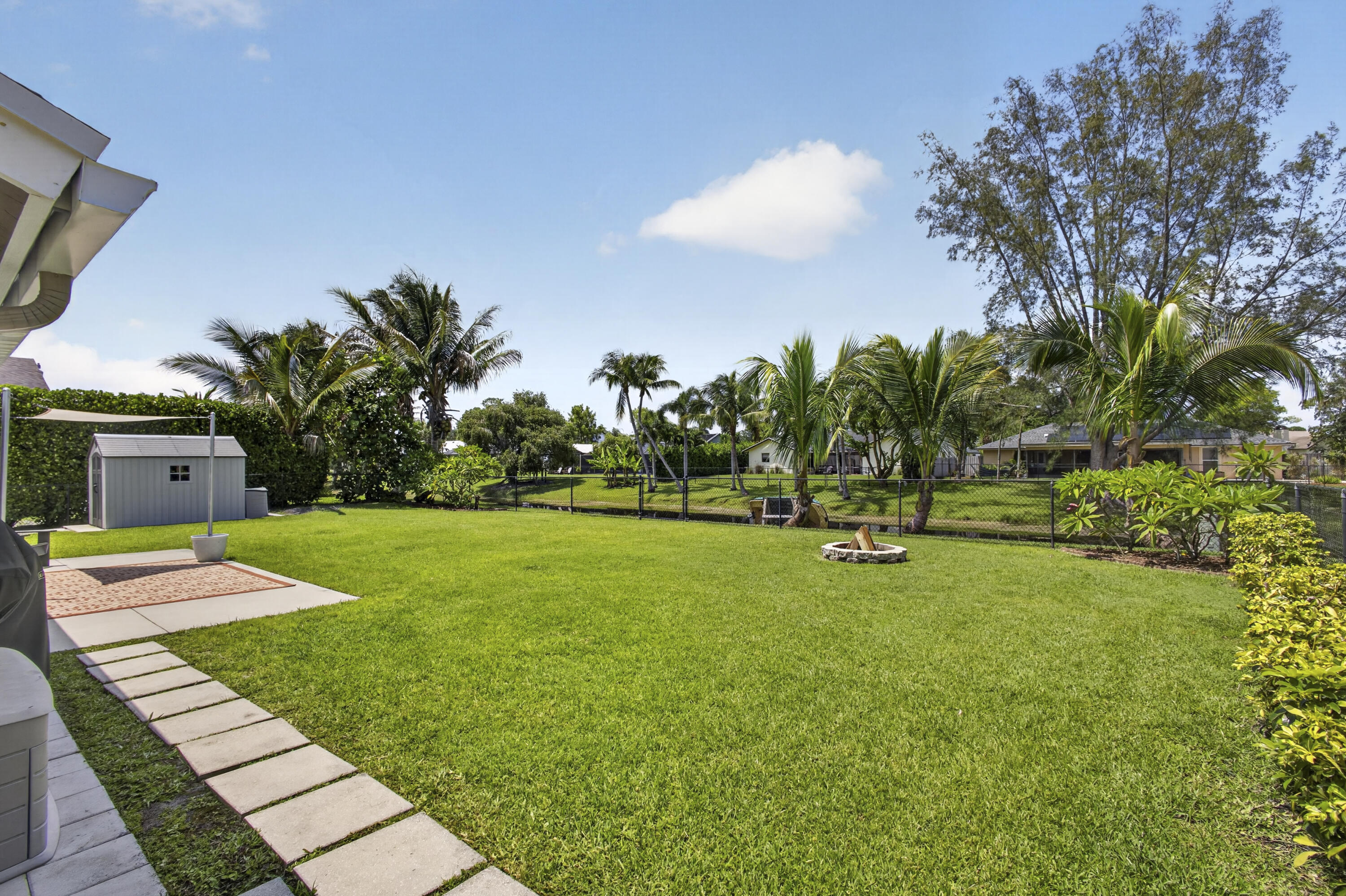 SUGAR POND MANOR OF WELLINGTON - Residential