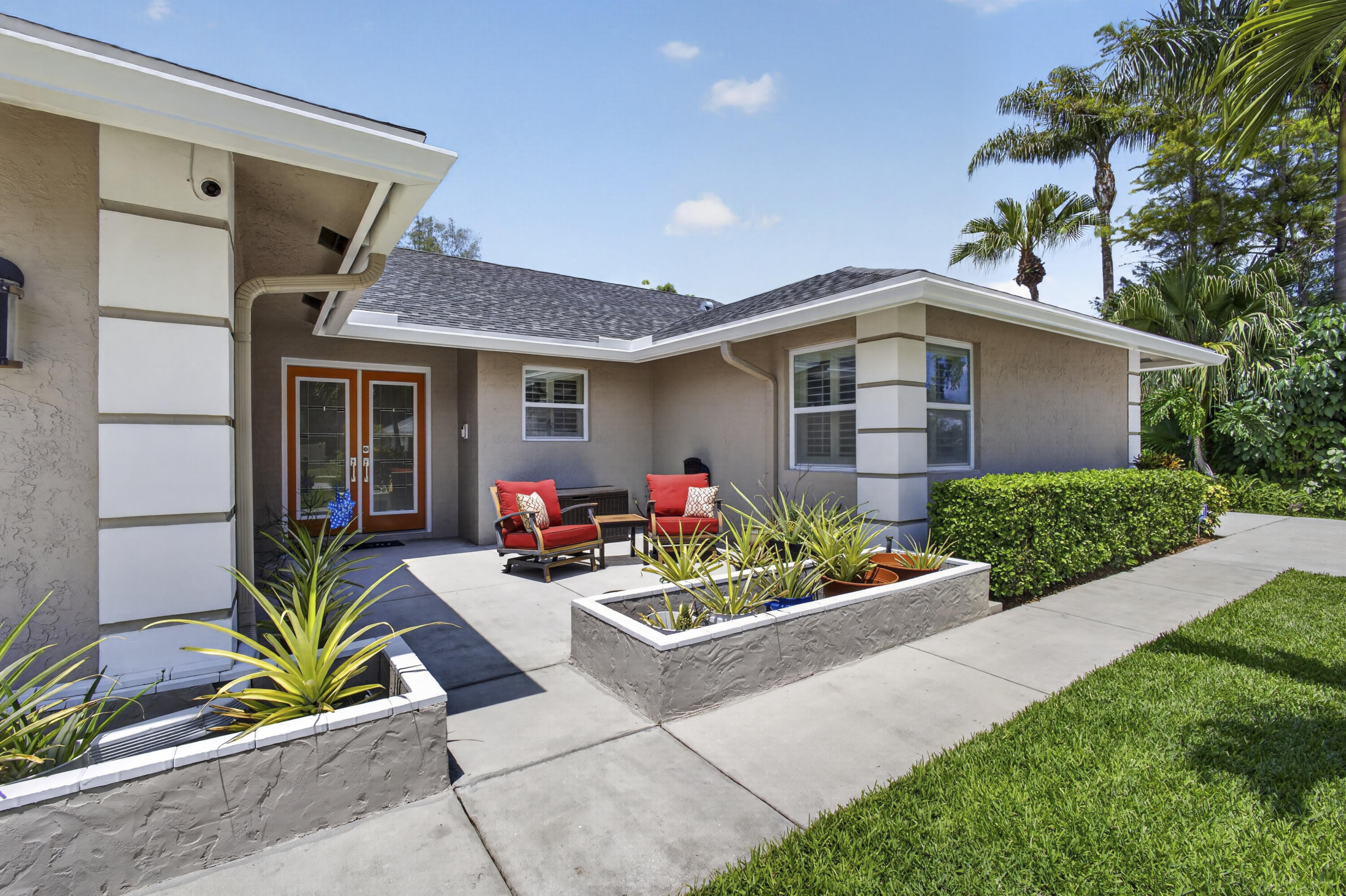 SUGAR POND MANOR OF WELLINGTON - Residential
