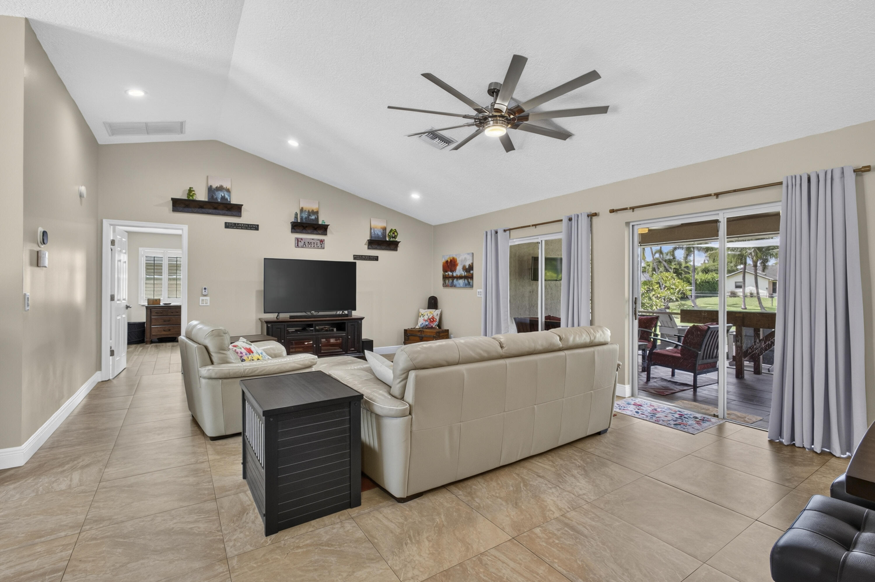 SUGAR POND MANOR OF WELLINGTON - Residential