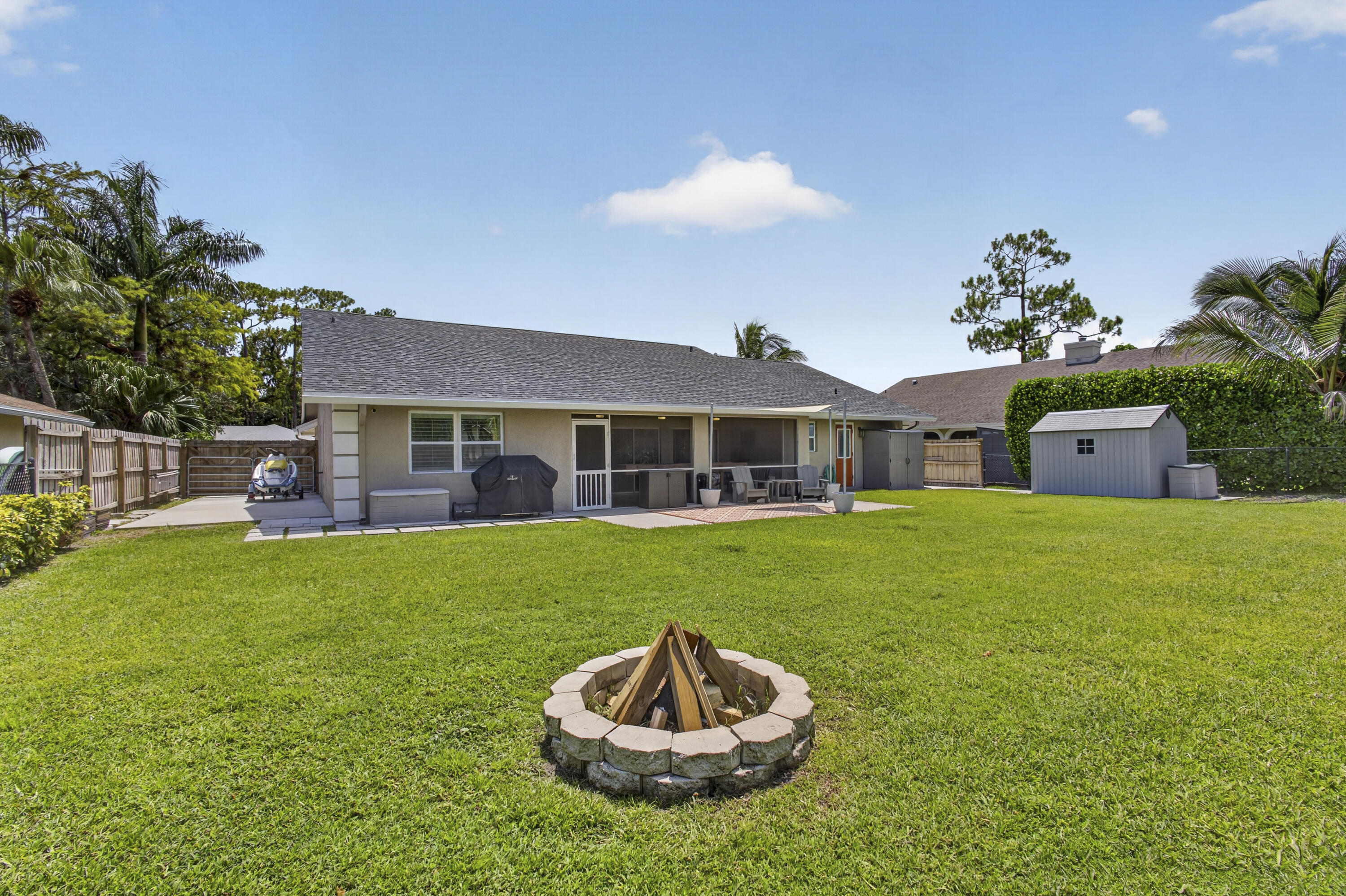 SUGAR POND MANOR OF WELLINGTON - Residential