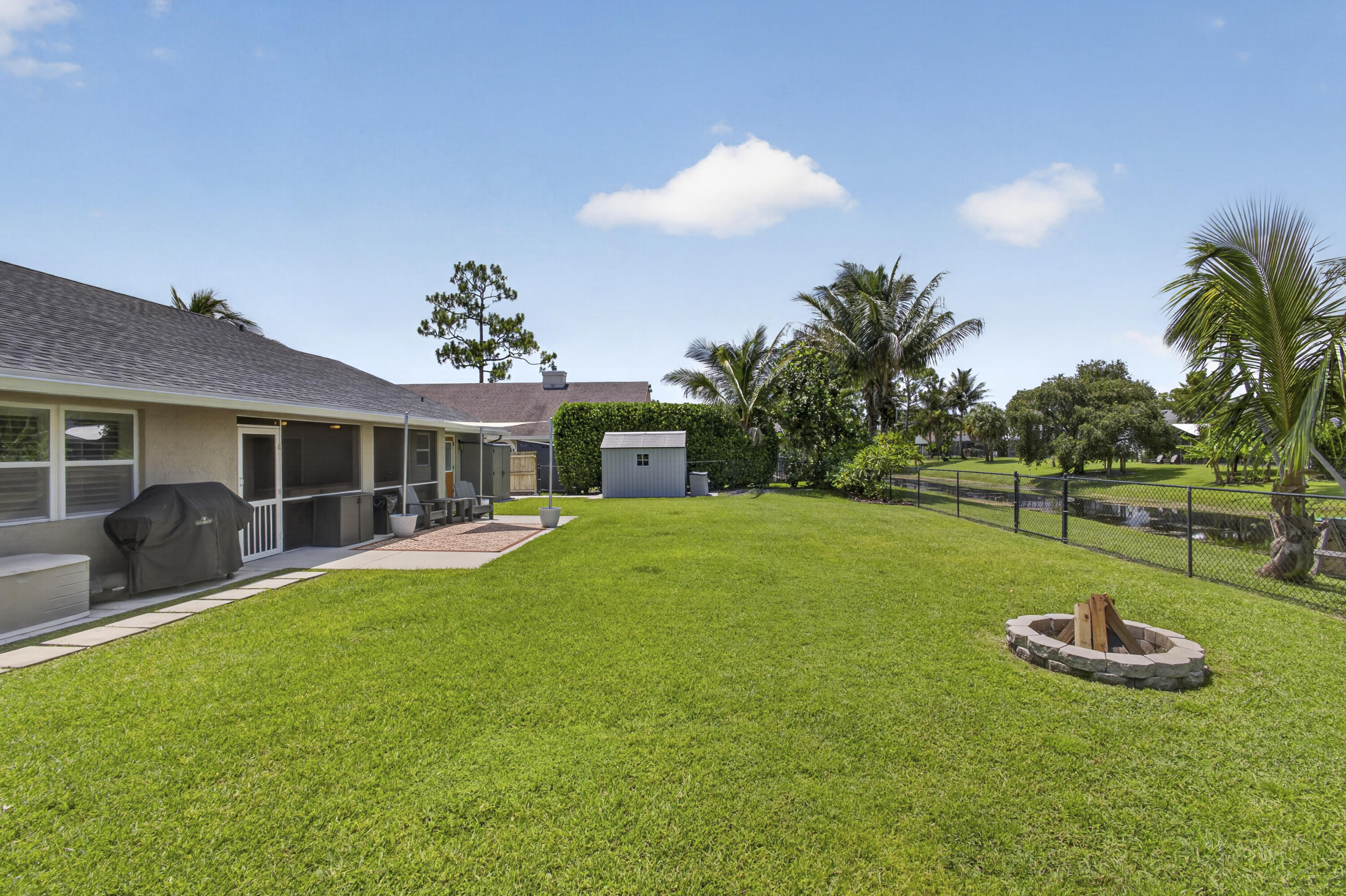 SUGAR POND MANOR OF WELLINGTON - Residential