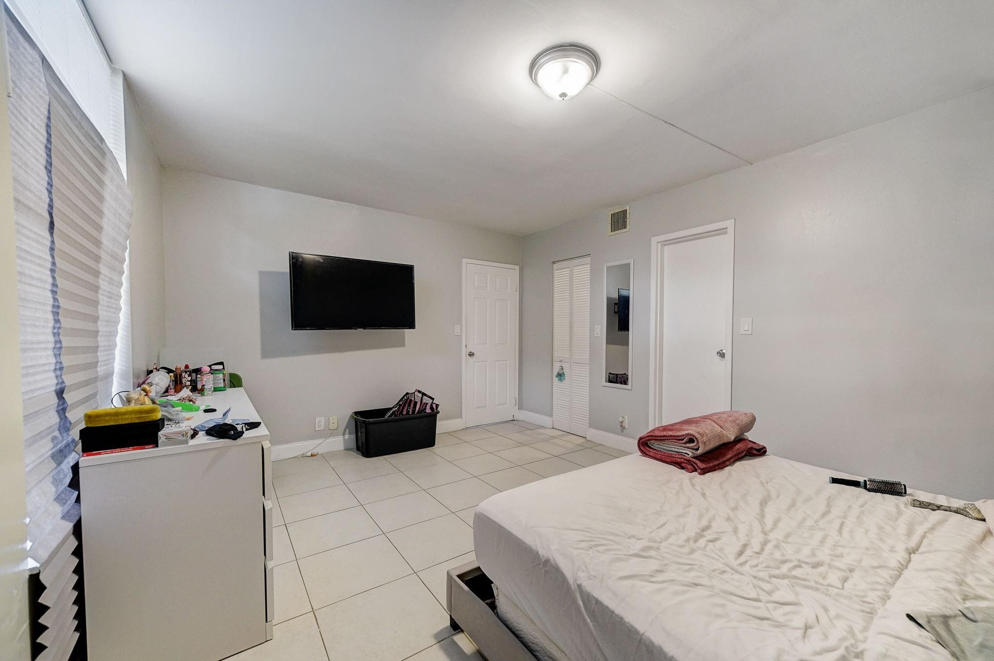 SANDS POINT CONDOMINIUM III - Residential