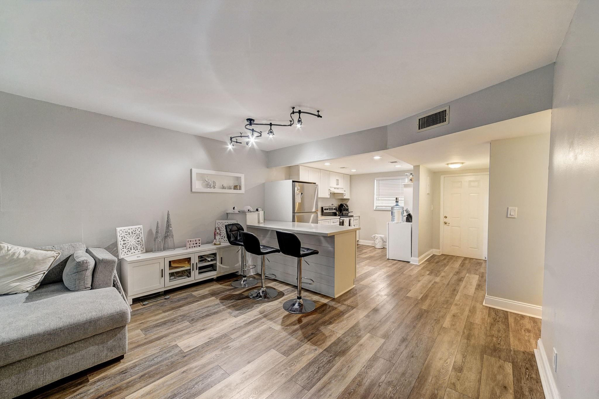SANDS POINT CONDOMINIUM III - Residential