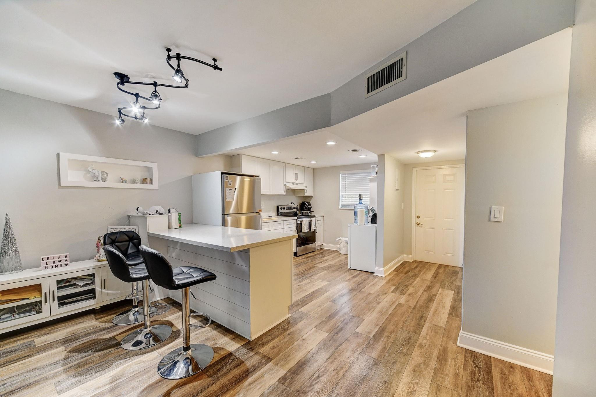 SANDS POINT CONDOMINIUM III - Residential