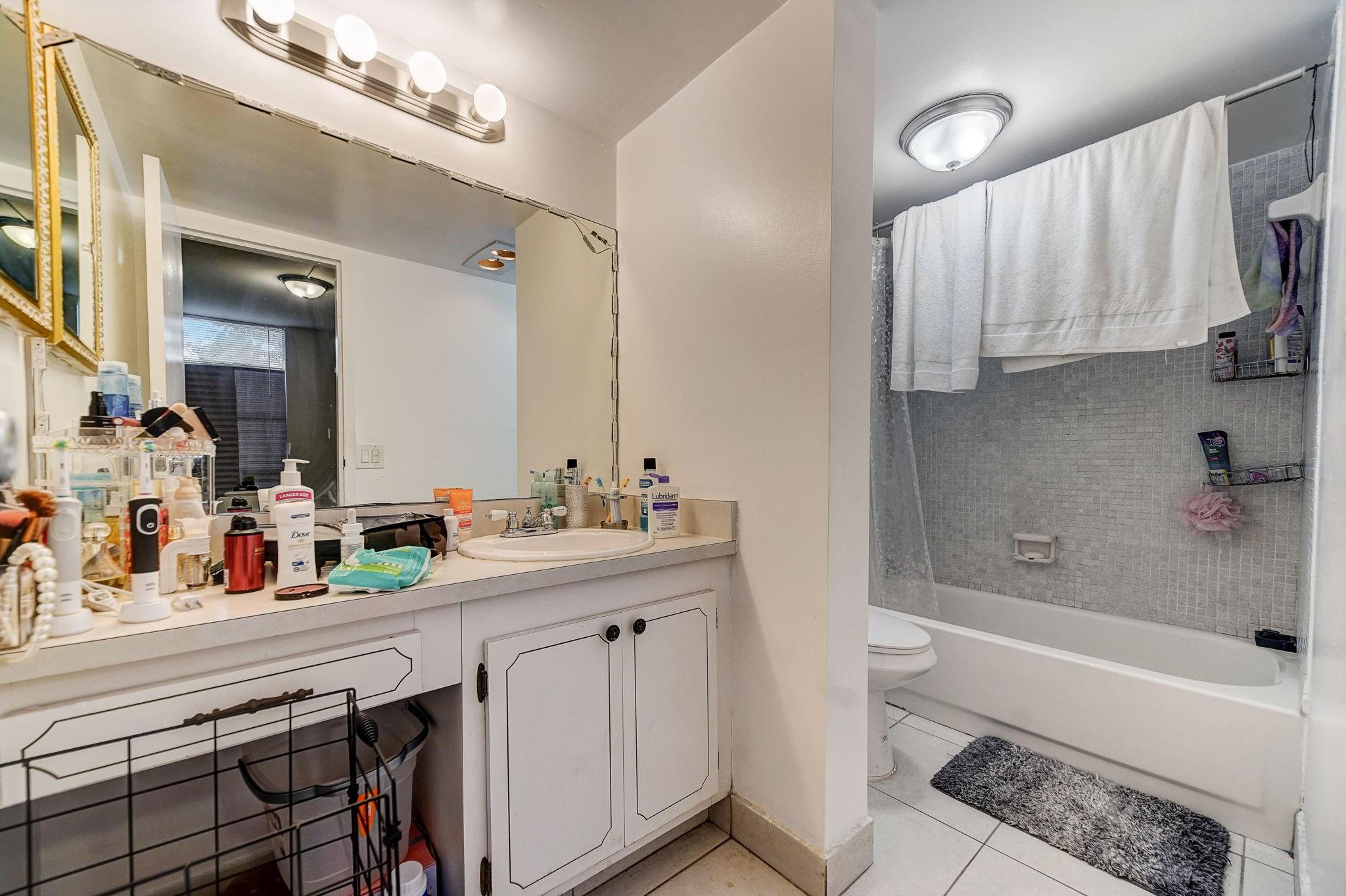 SANDS POINT CONDOMINIUM III - Residential