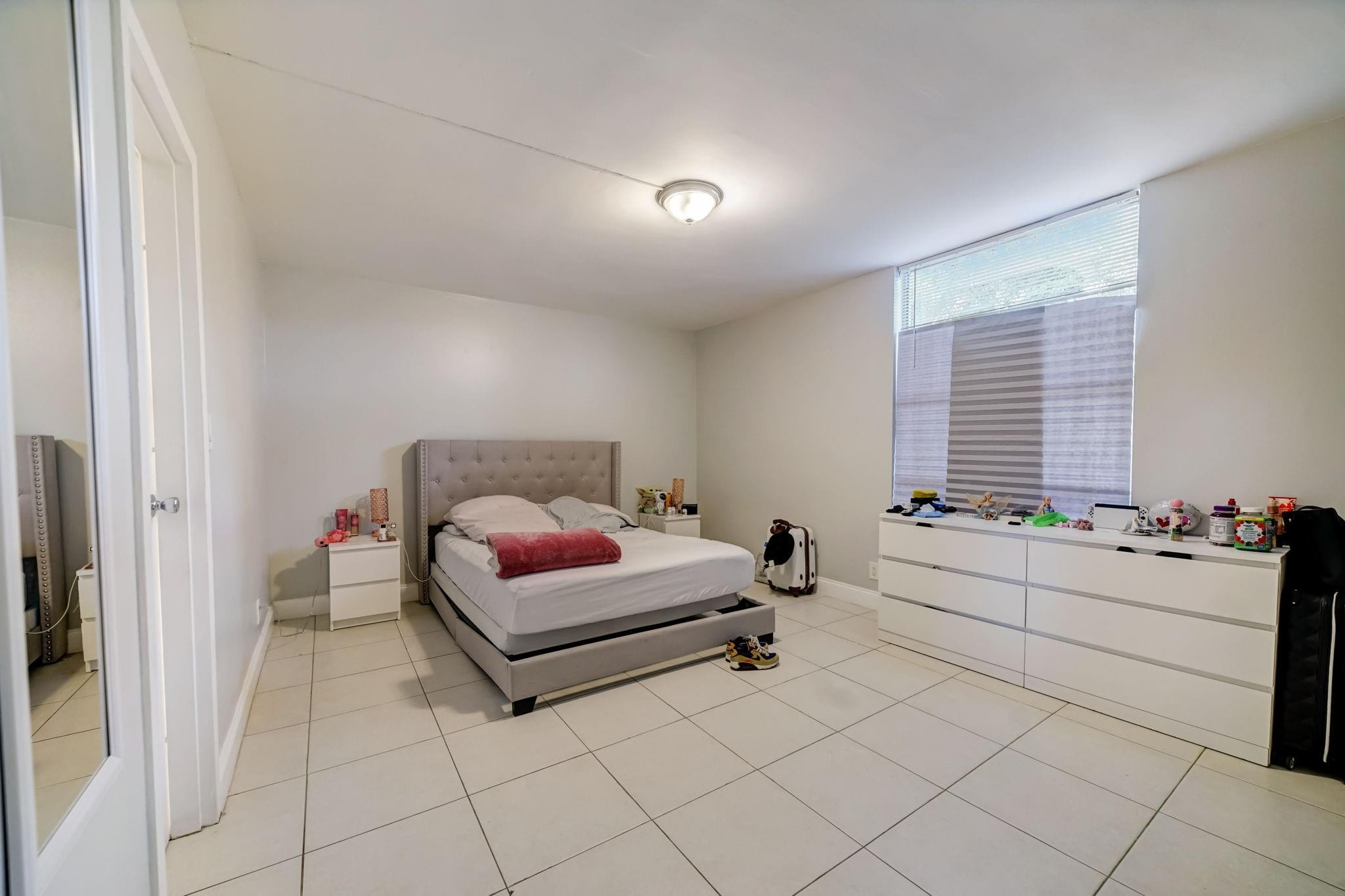 SANDS POINT CONDOMINIUM III - Residential