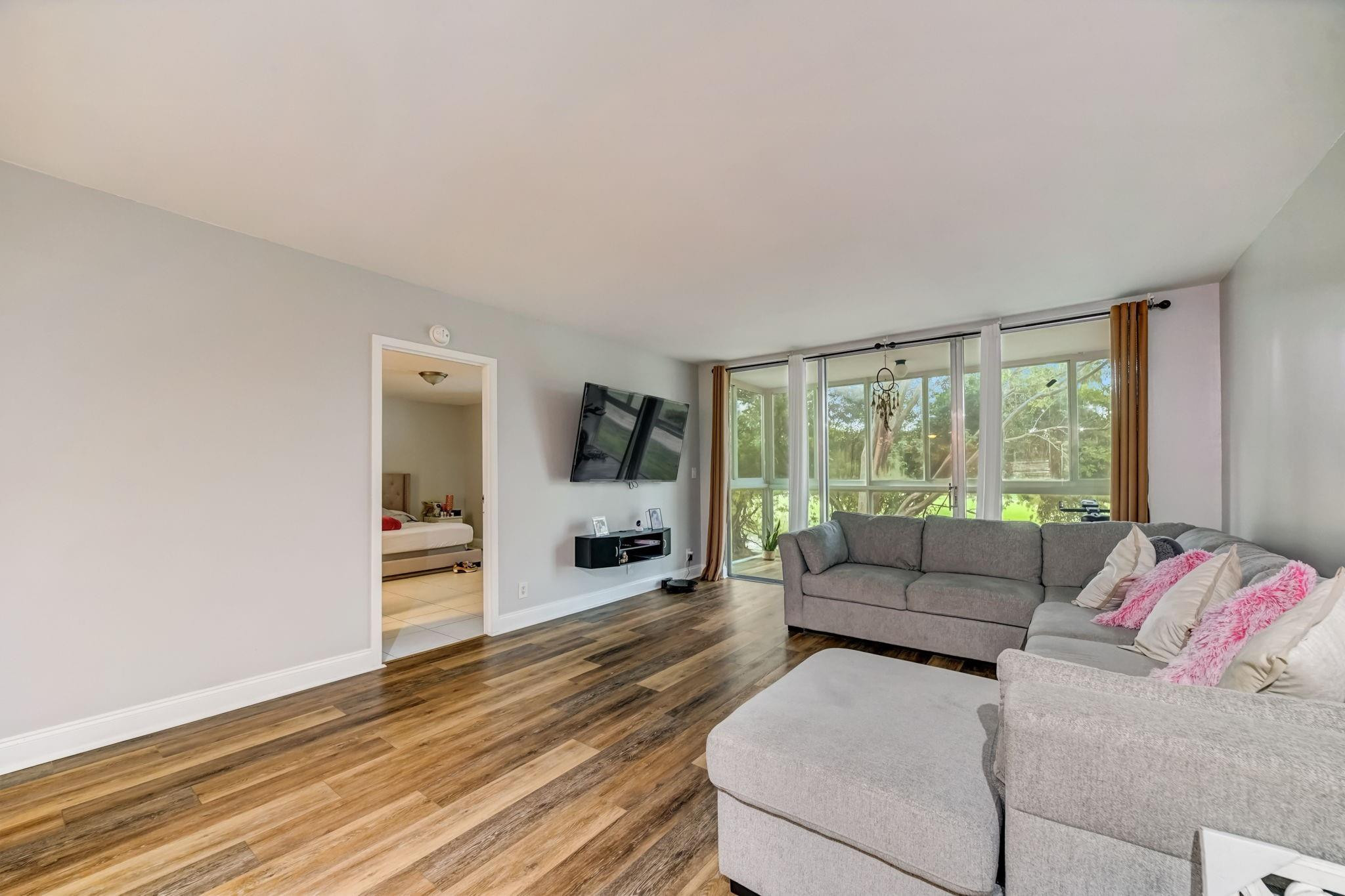 SANDS POINT CONDOMINIUM III - Residential