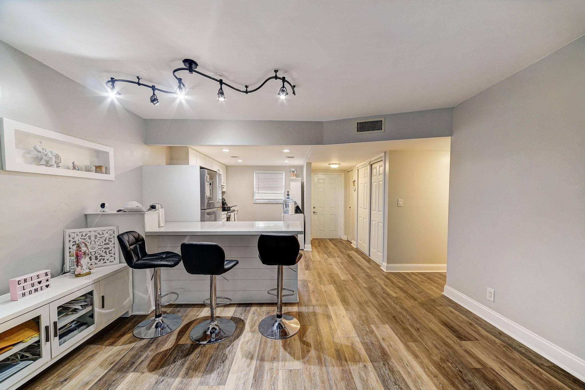 SANDS POINT CONDOMINIUM III - Residential