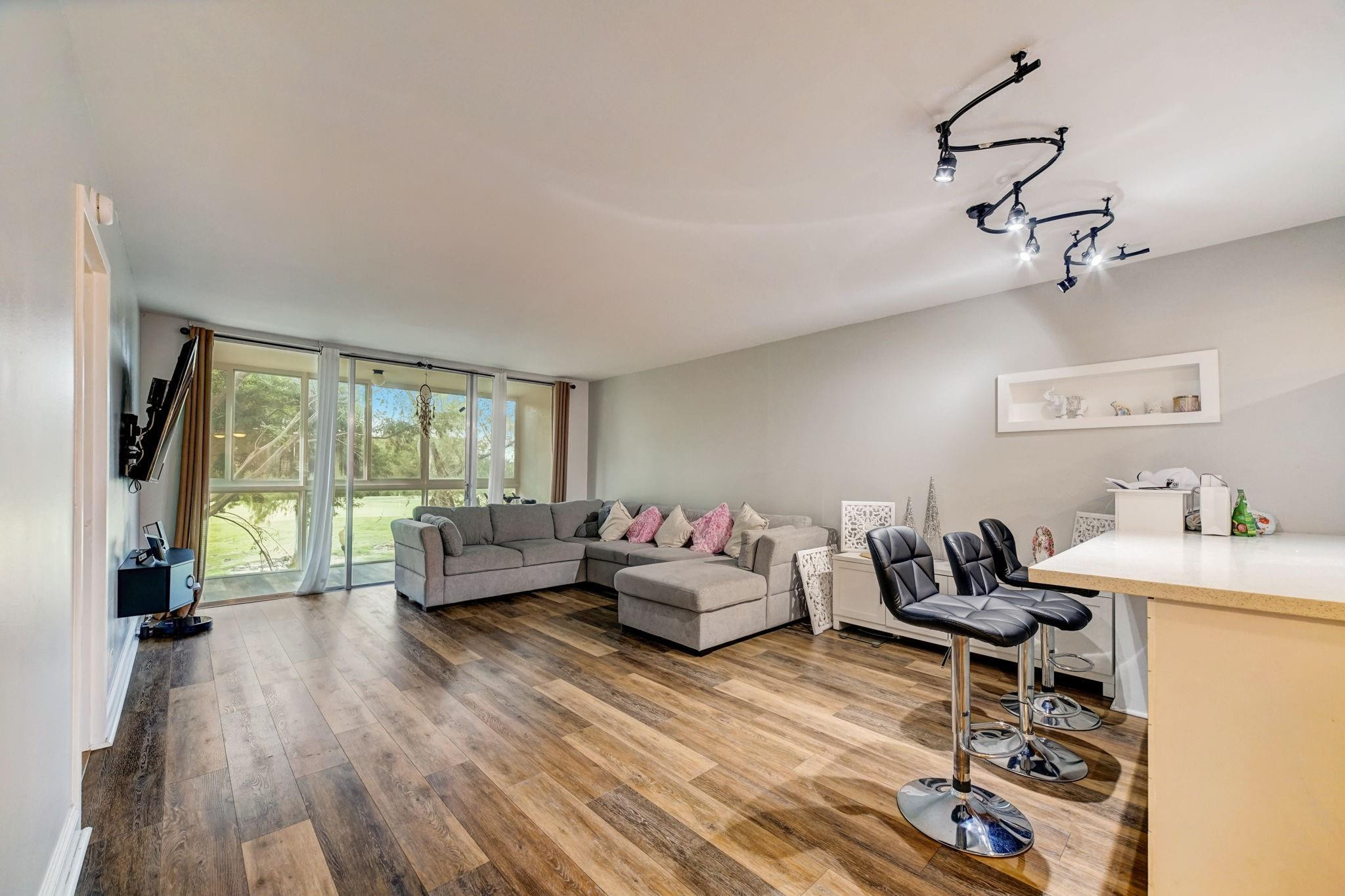 SANDS POINT CONDOMINIUM III - Residential