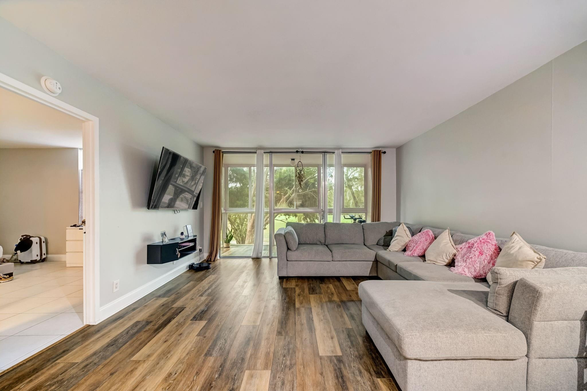 SANDS POINT CONDOMINIUM III - Residential