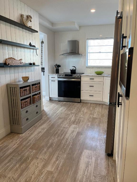 THE LITTLE CLUB CONDO - Residential