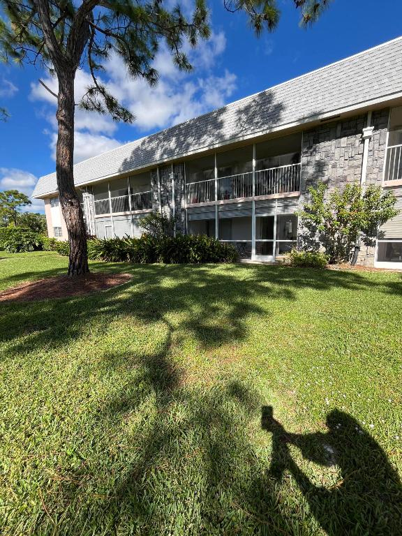 THE LITTLE CLUB CONDO - Residential