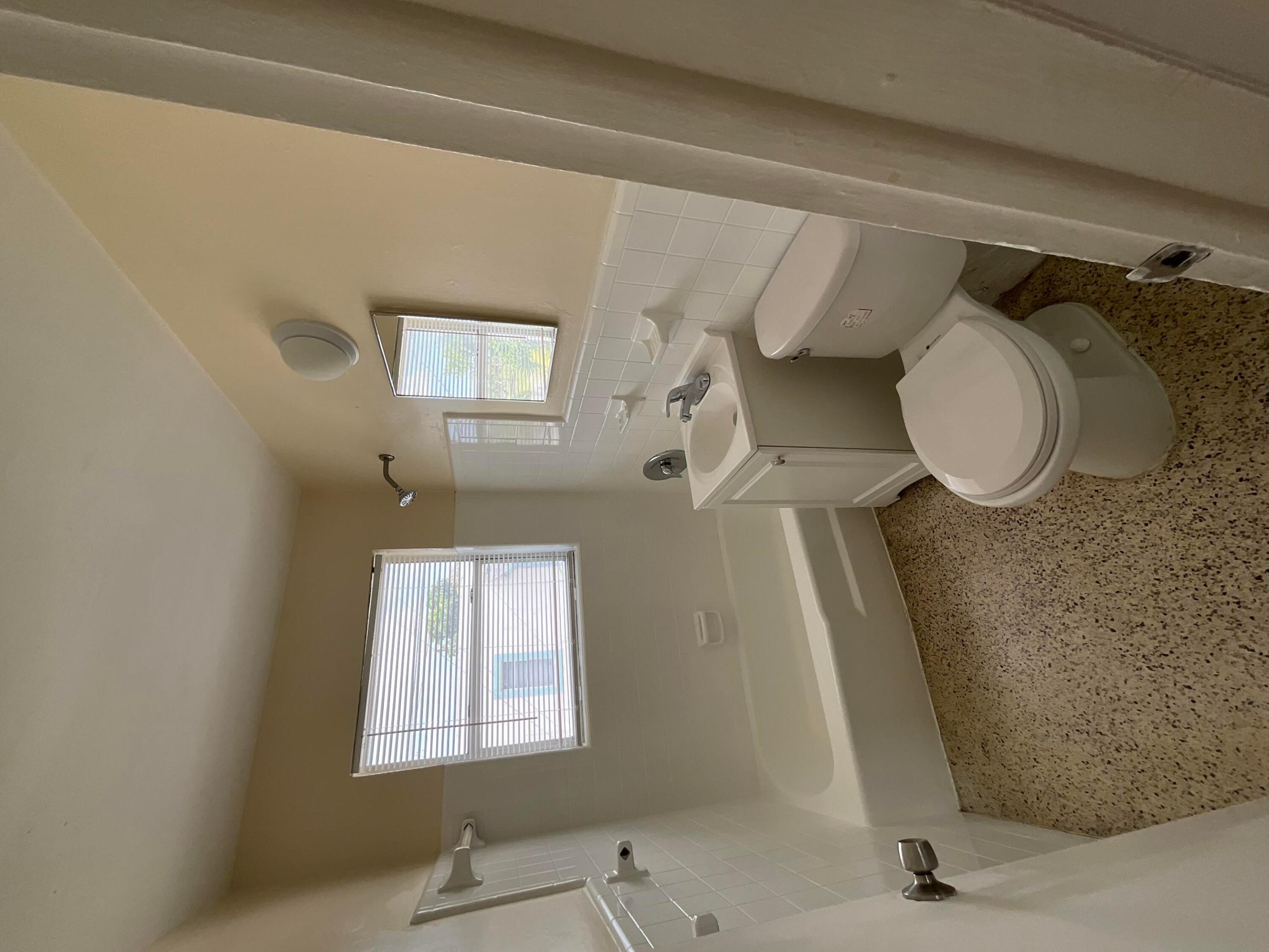 FRESHWATER 11TH & 12TH AVE ADD - Residential Lease