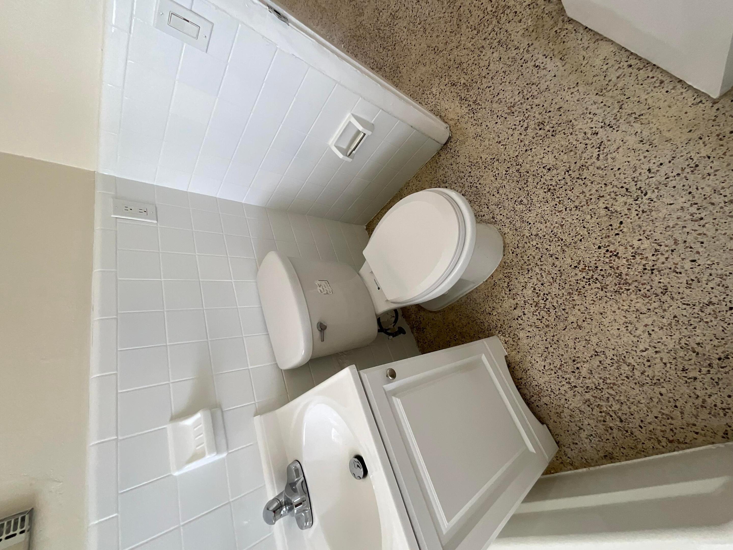 FRESHWATER 11TH & 12TH AVE ADD - Residential Lease