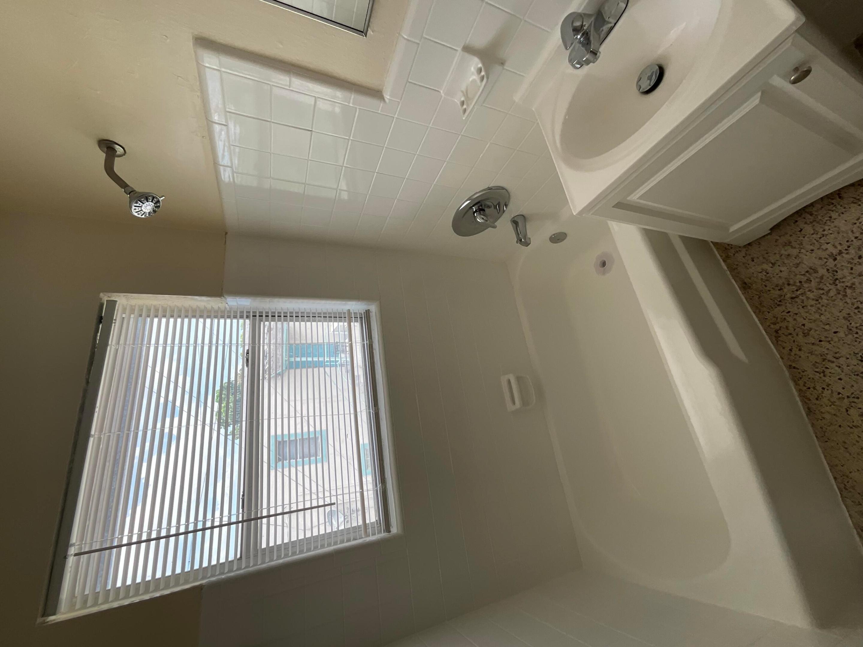 FRESHWATER 11TH & 12TH AVE ADD - Residential Lease
