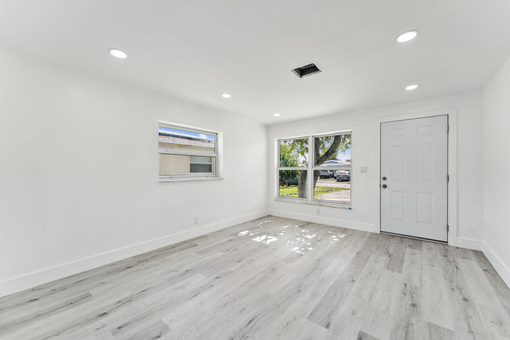 COLLEGE PARK - Residential Lease