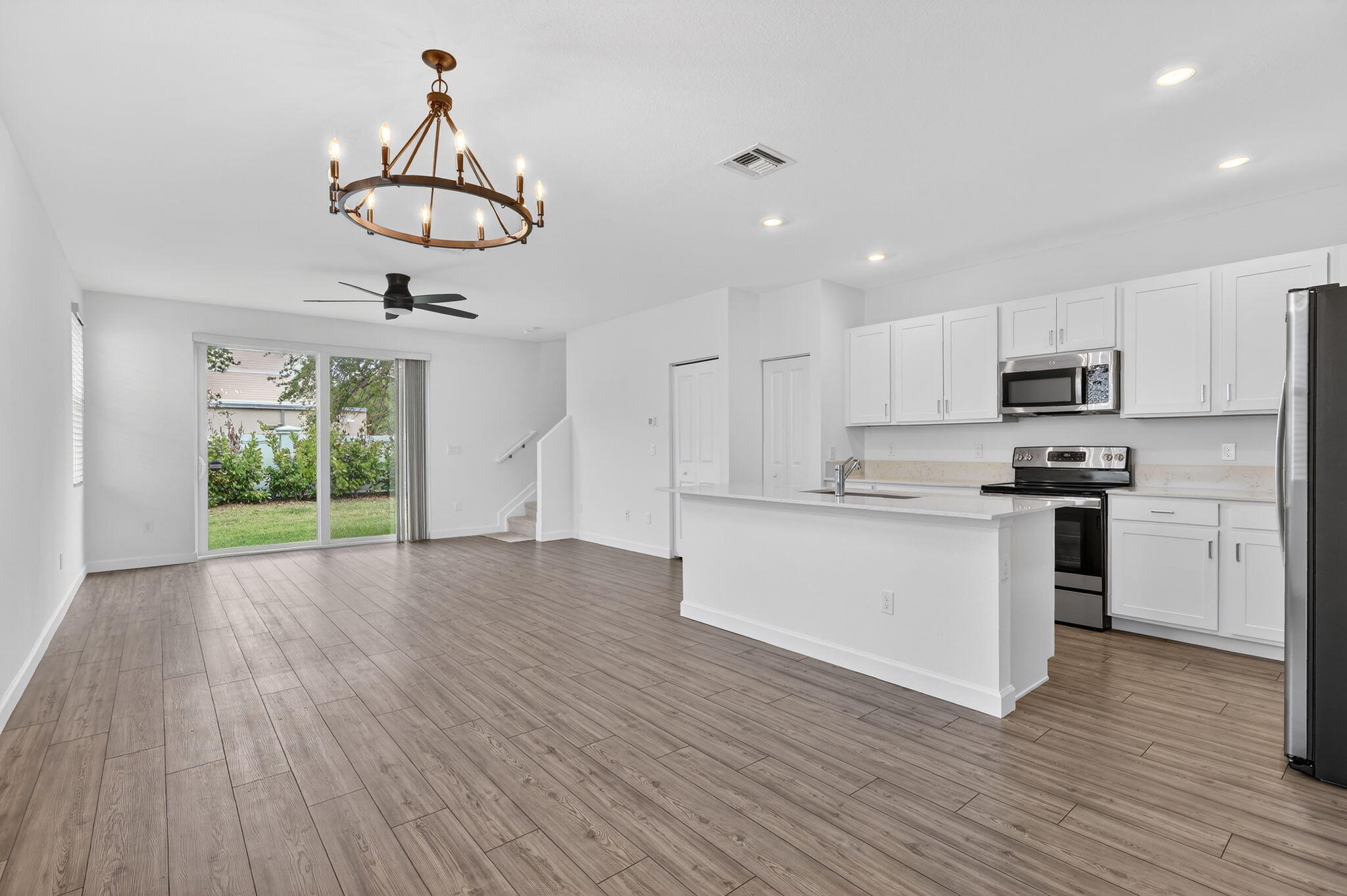 VERANDA , VERANDA LANDING - Residential