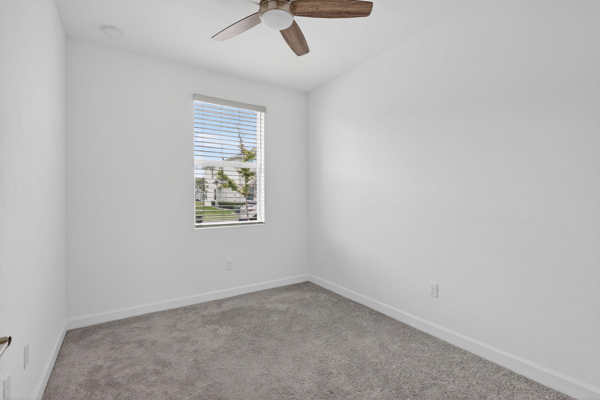 VERANDA , VERANDA LANDING - Residential