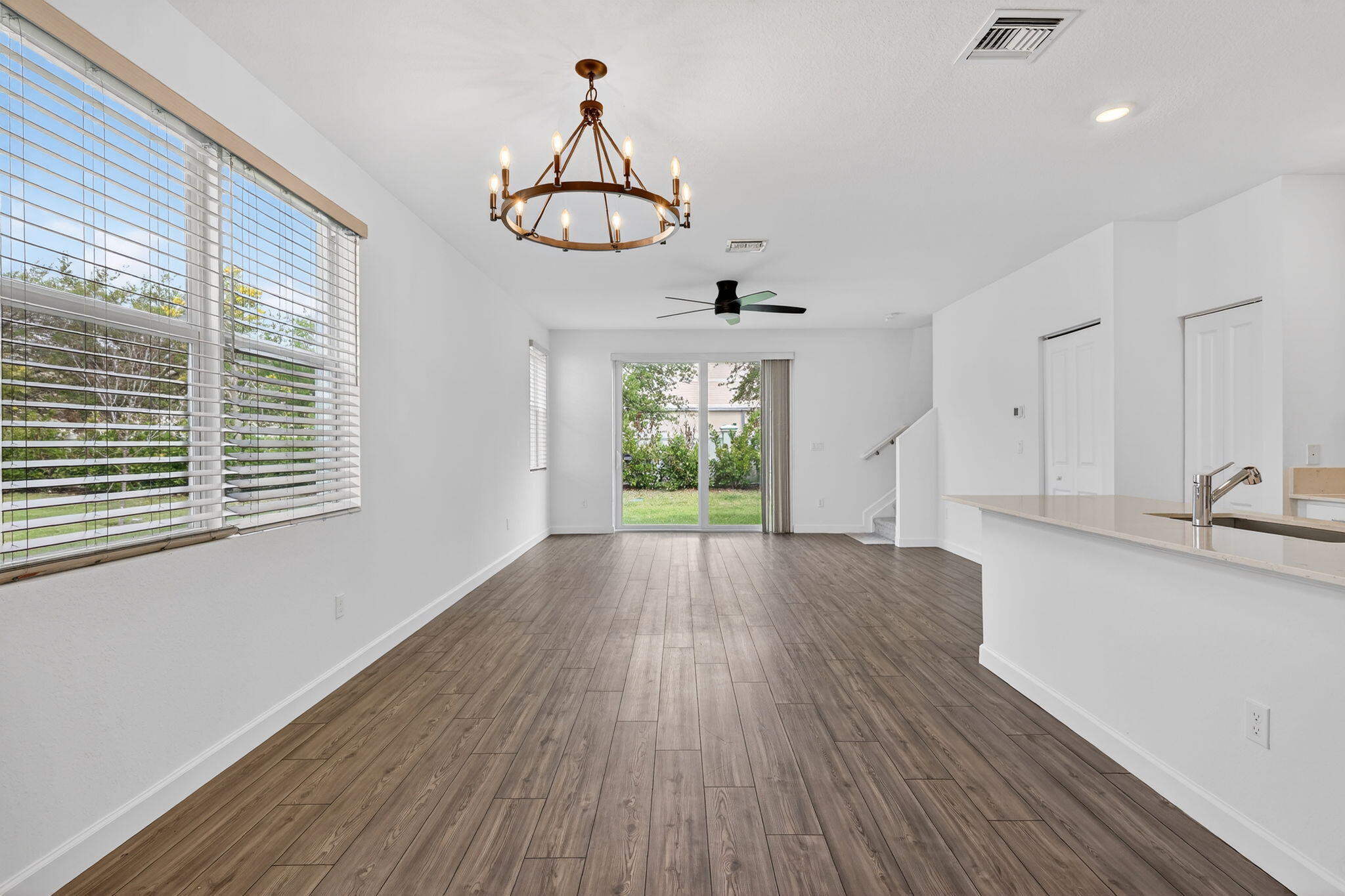 VERANDA , VERANDA LANDING - Residential
