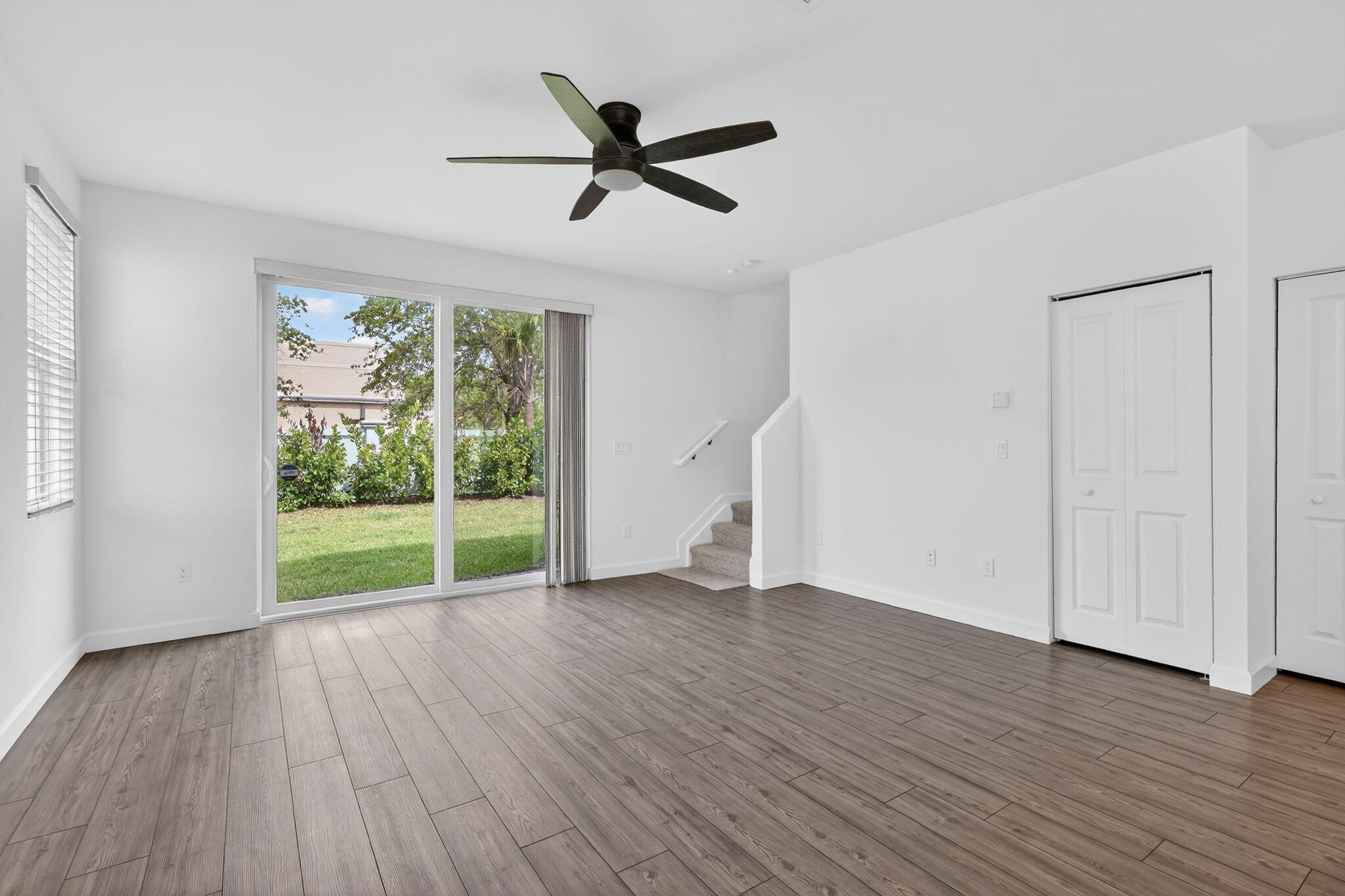 VERANDA , VERANDA LANDING - Residential