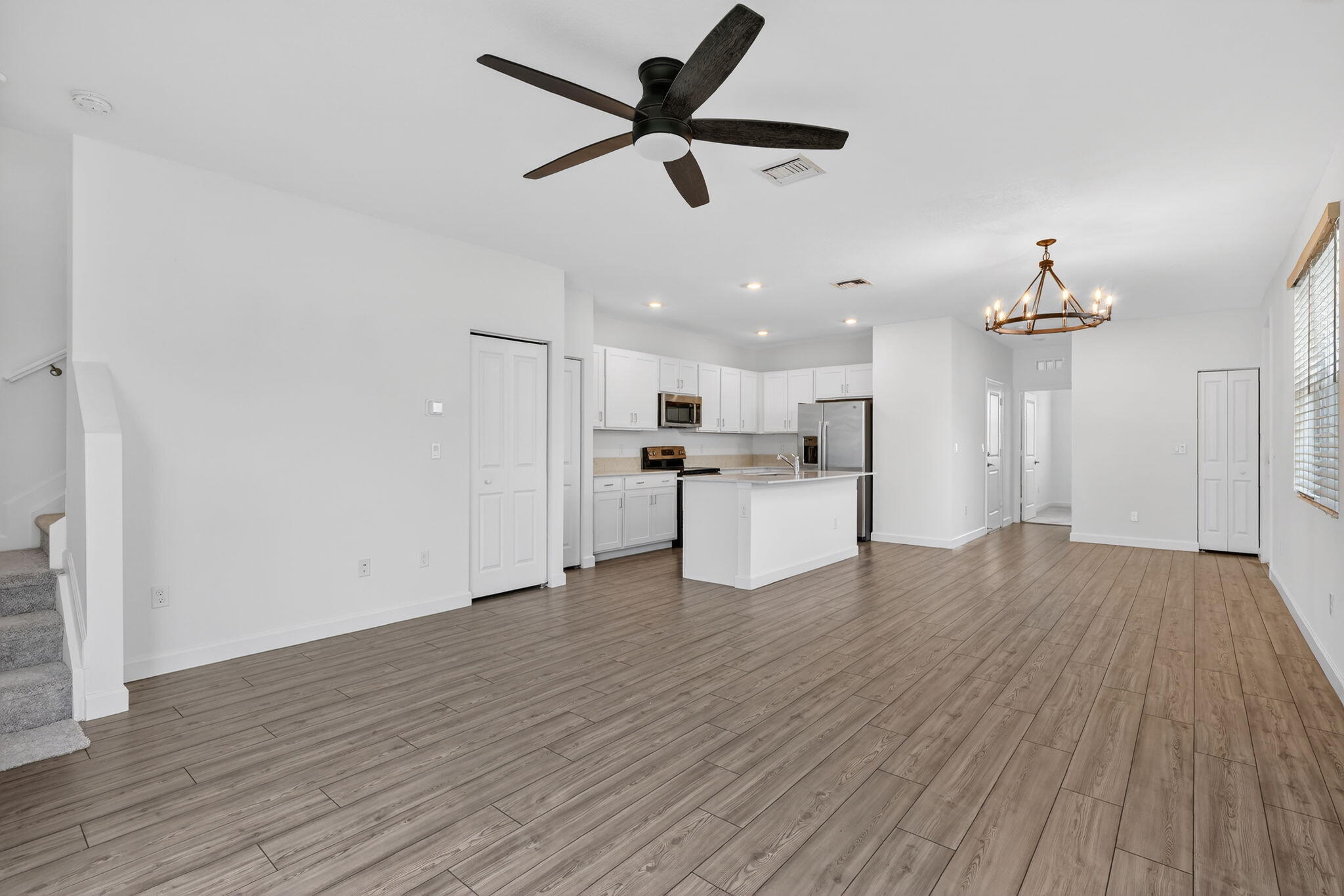 VERANDA , VERANDA LANDING - Residential