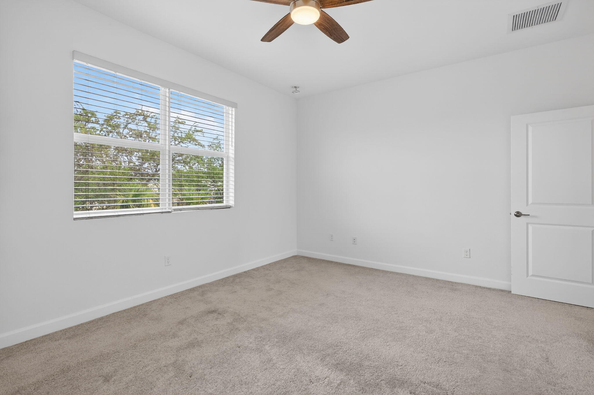 VERANDA , VERANDA LANDING - Residential