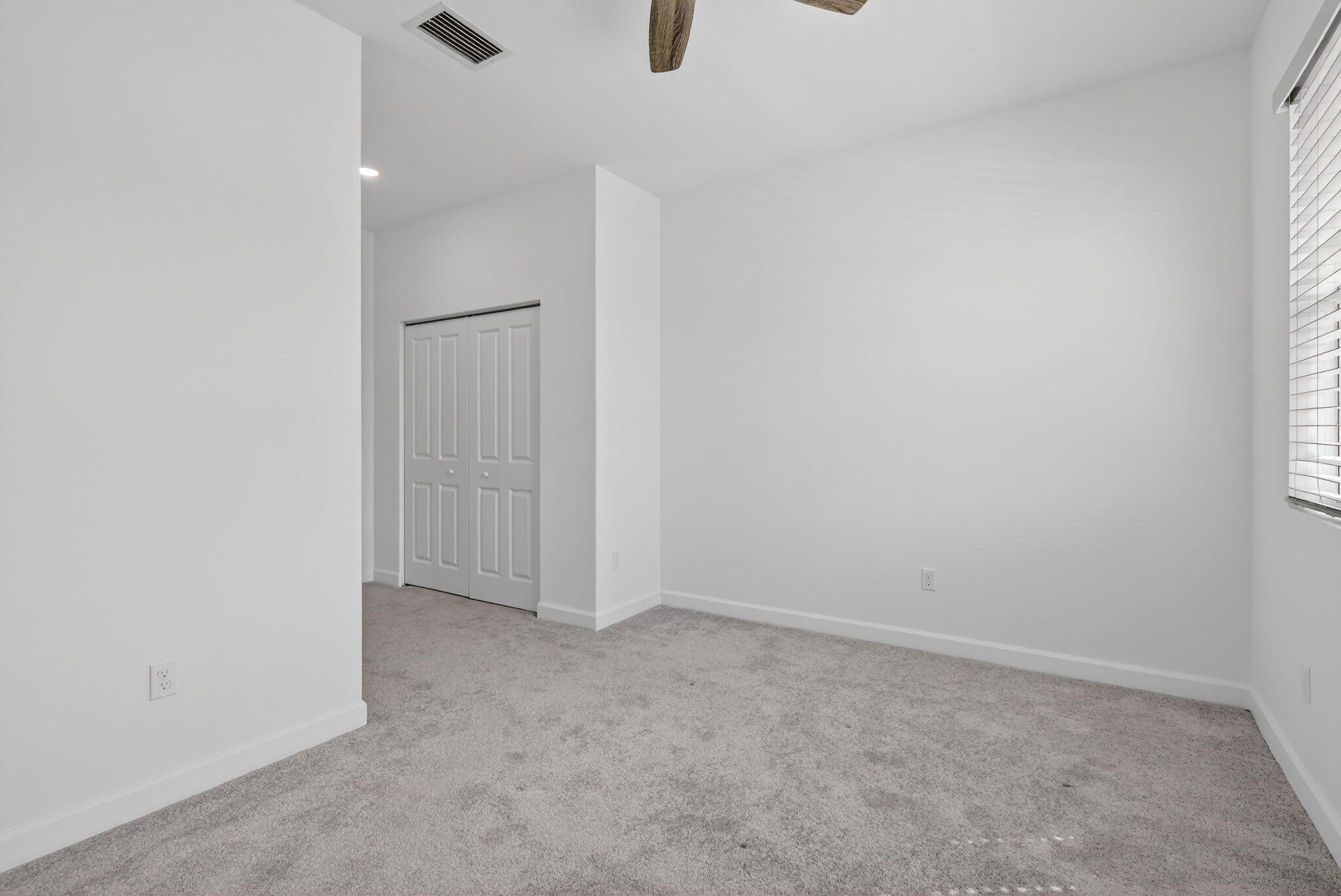 VERANDA , VERANDA LANDING - Residential