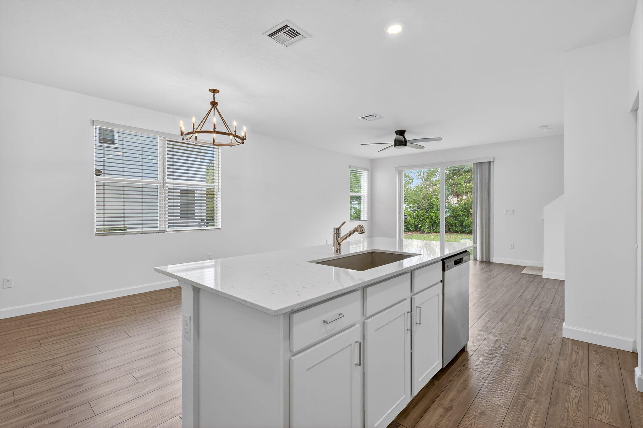 VERANDA , VERANDA LANDING - Residential