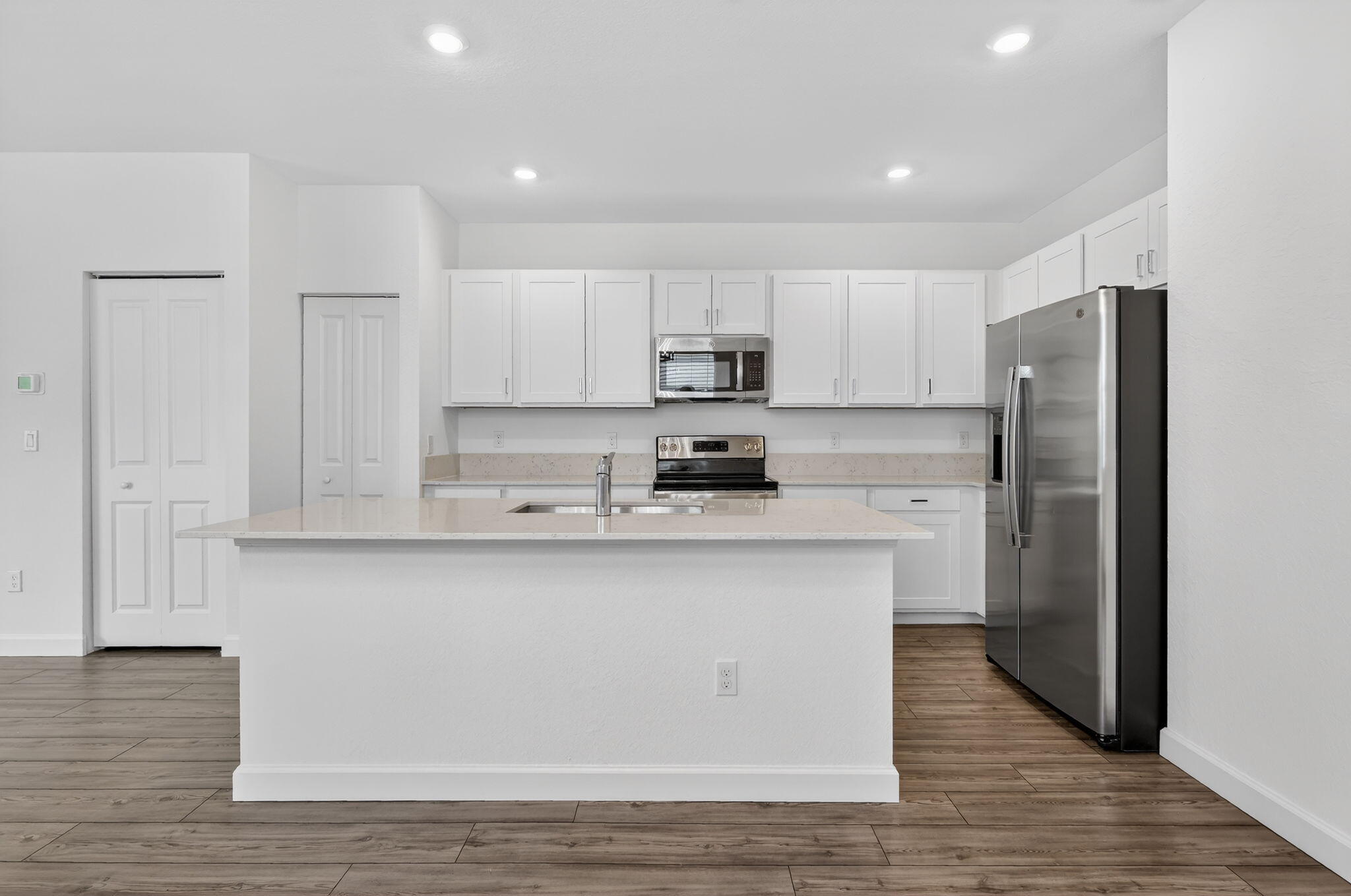 VERANDA , VERANDA LANDING - Residential