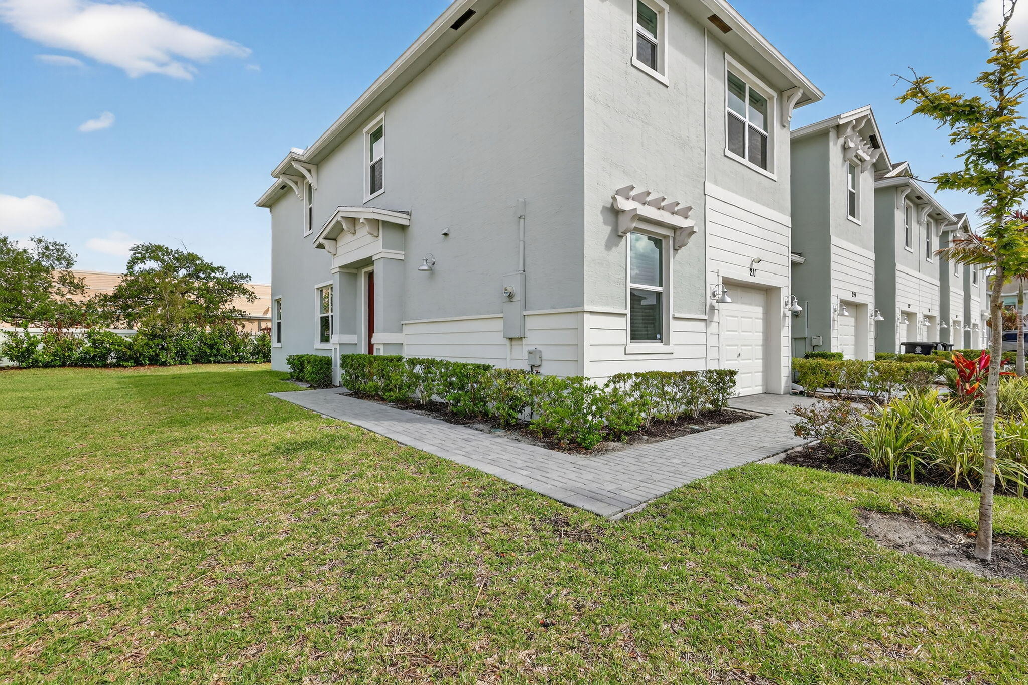VERANDA , VERANDA LANDING - Residential