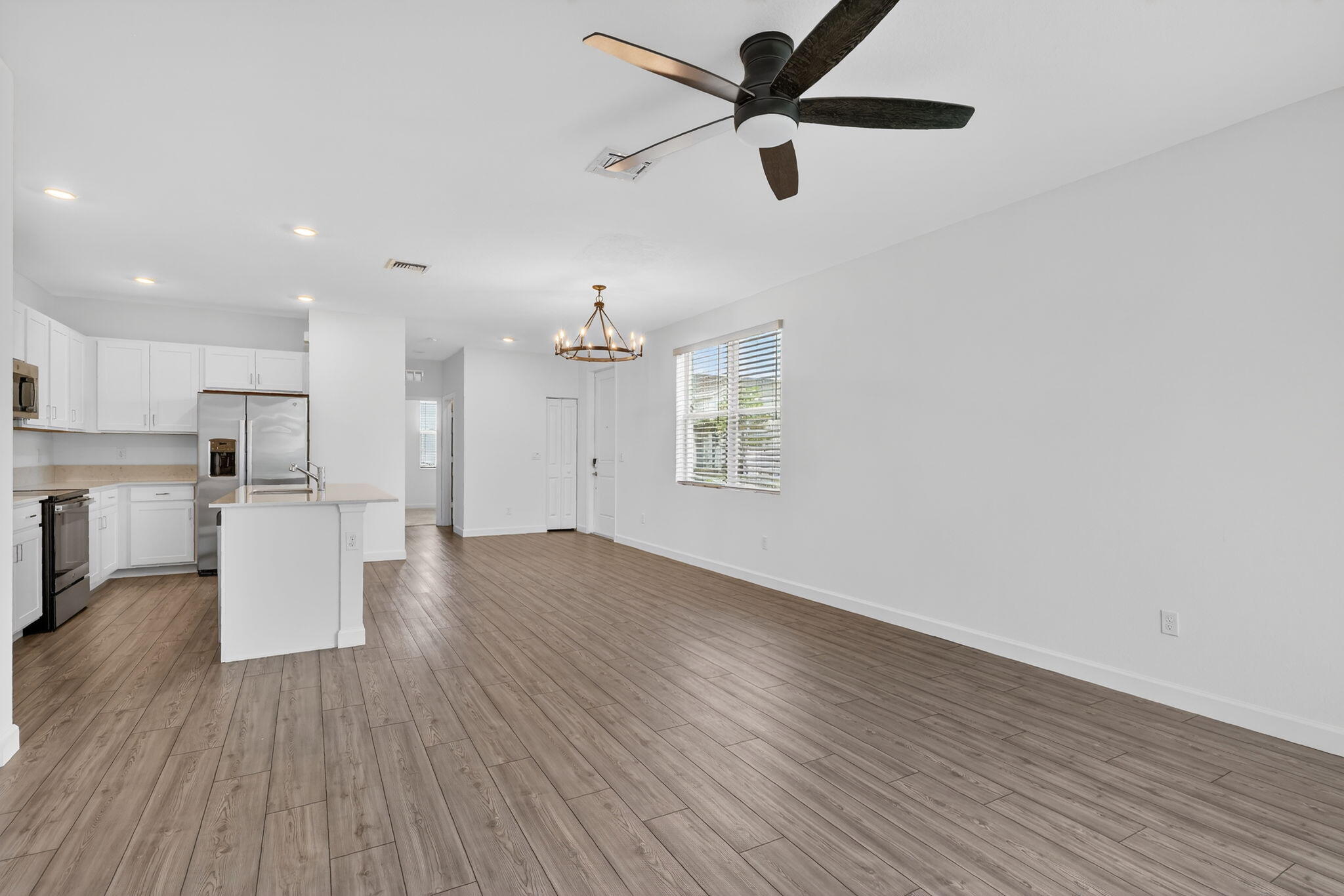VERANDA , VERANDA LANDING - Residential