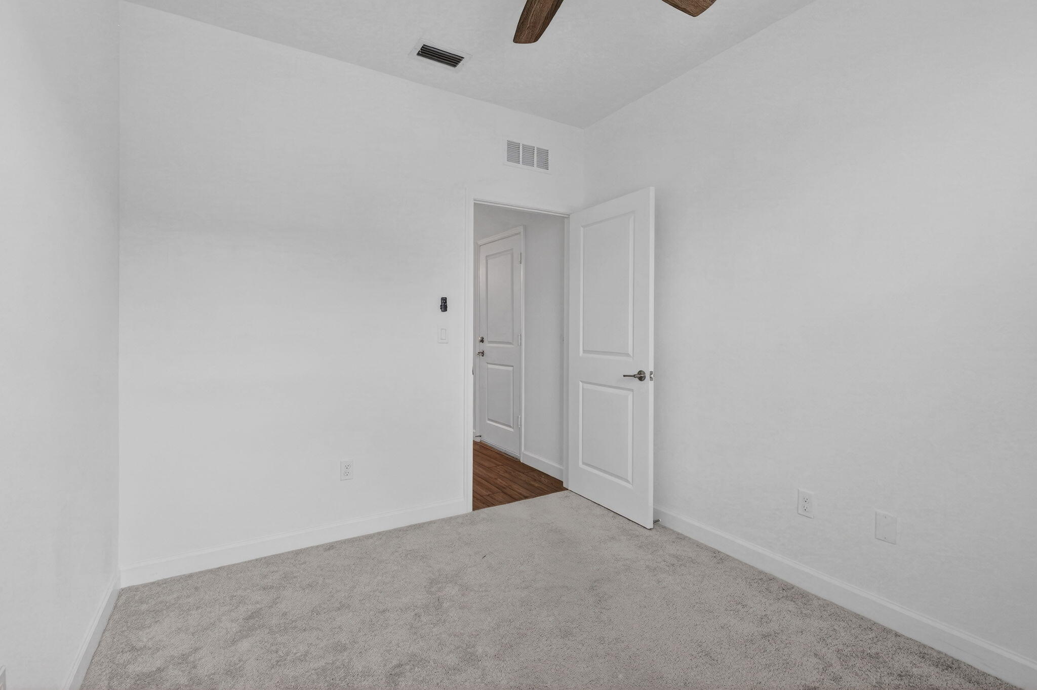 VERANDA , VERANDA LANDING - Residential