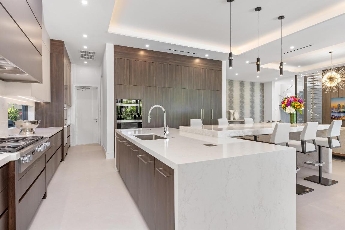 ROYAL PALM YACHT & COUNTRY CLUB - Residential
