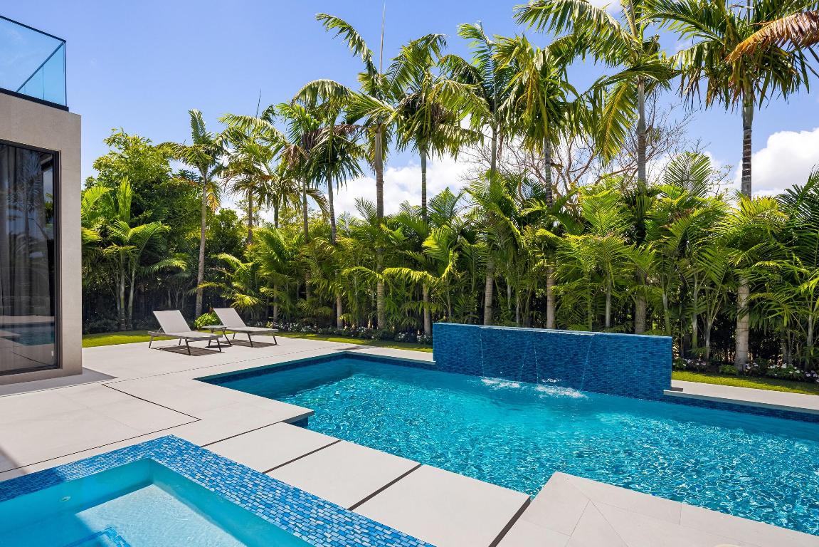 ROYAL PALM YACHT & COUNTRY CLUB - Residential