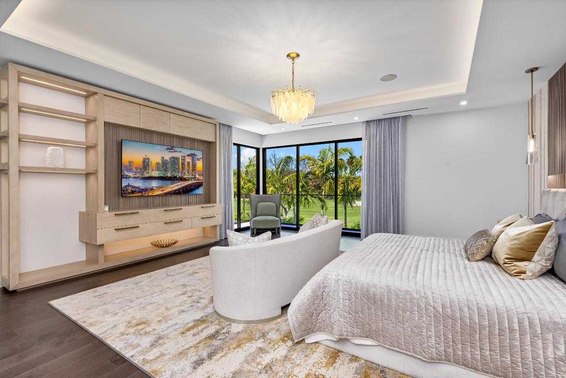 ROYAL PALM YACHT & COUNTRY CLUB - Residential