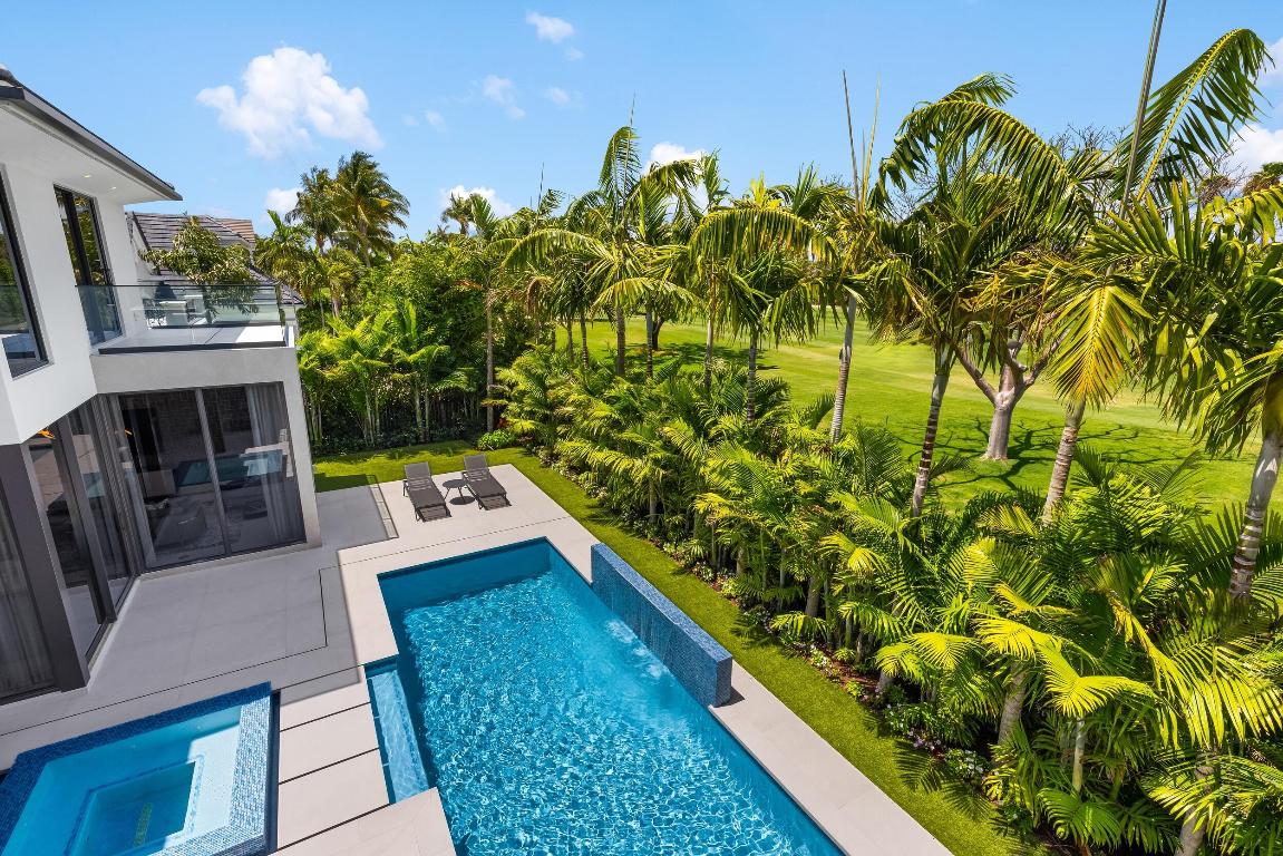 ROYAL PALM YACHT & COUNTRY CLUB - Residential