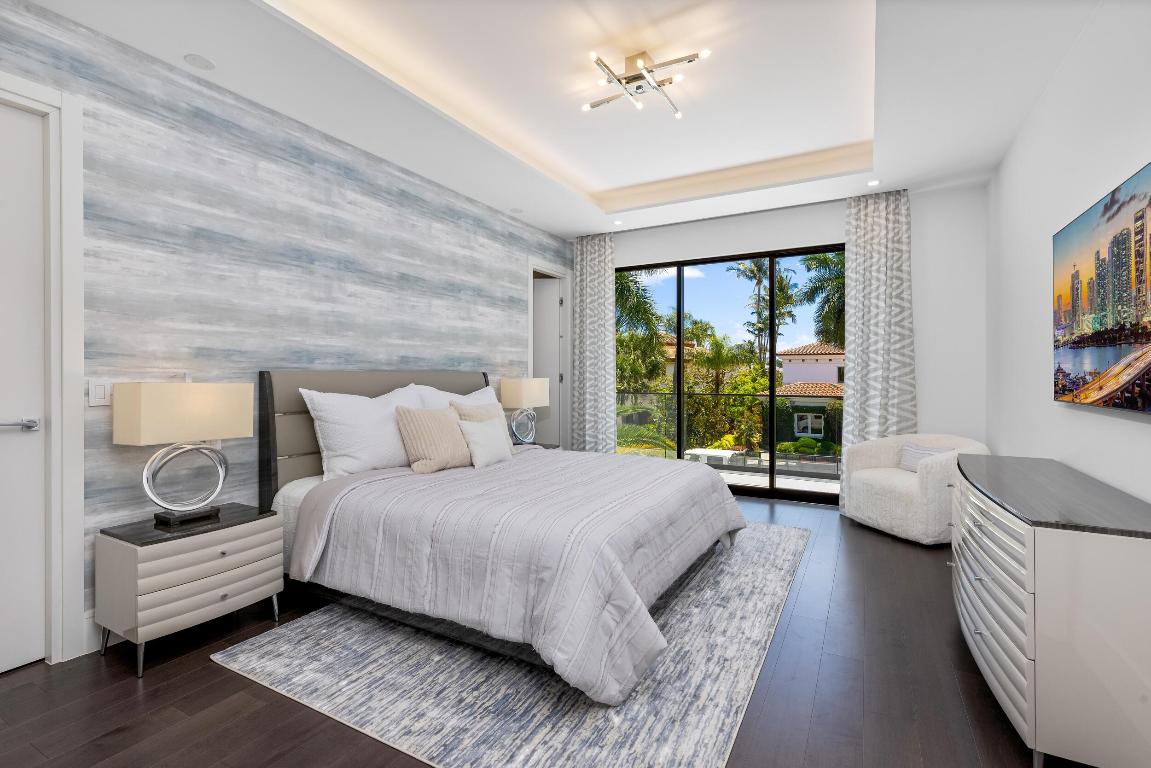 ROYAL PALM YACHT & COUNTRY CLUB - Residential