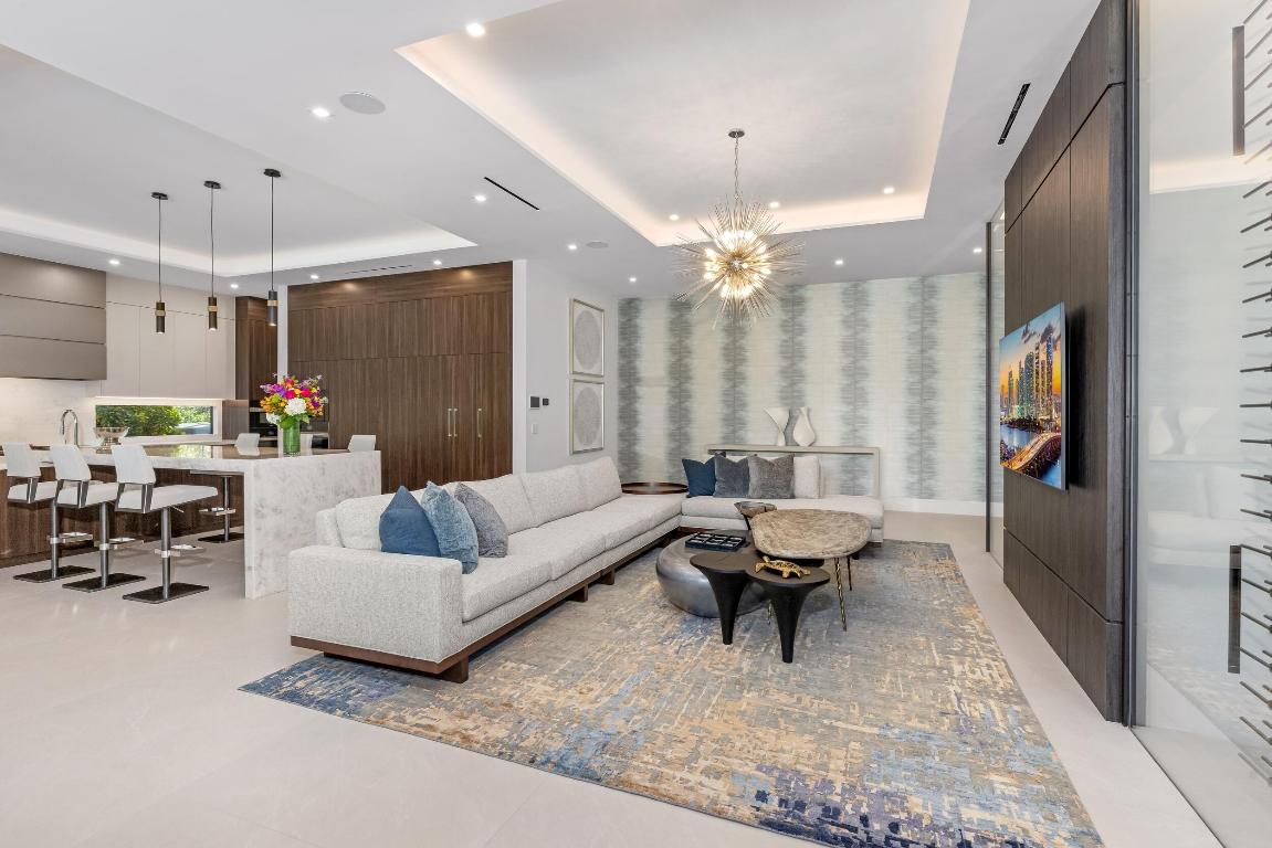 ROYAL PALM YACHT & COUNTRY CLUB - Residential