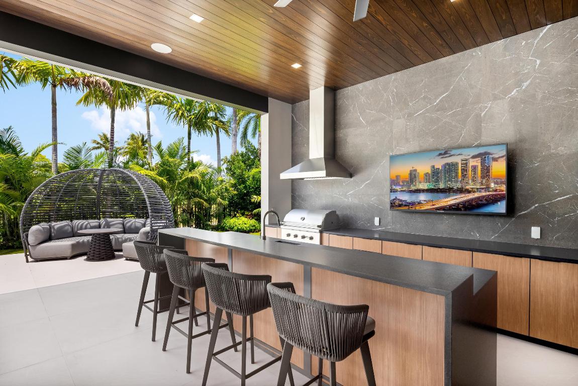 ROYAL PALM YACHT & COUNTRY CLUB - Residential
