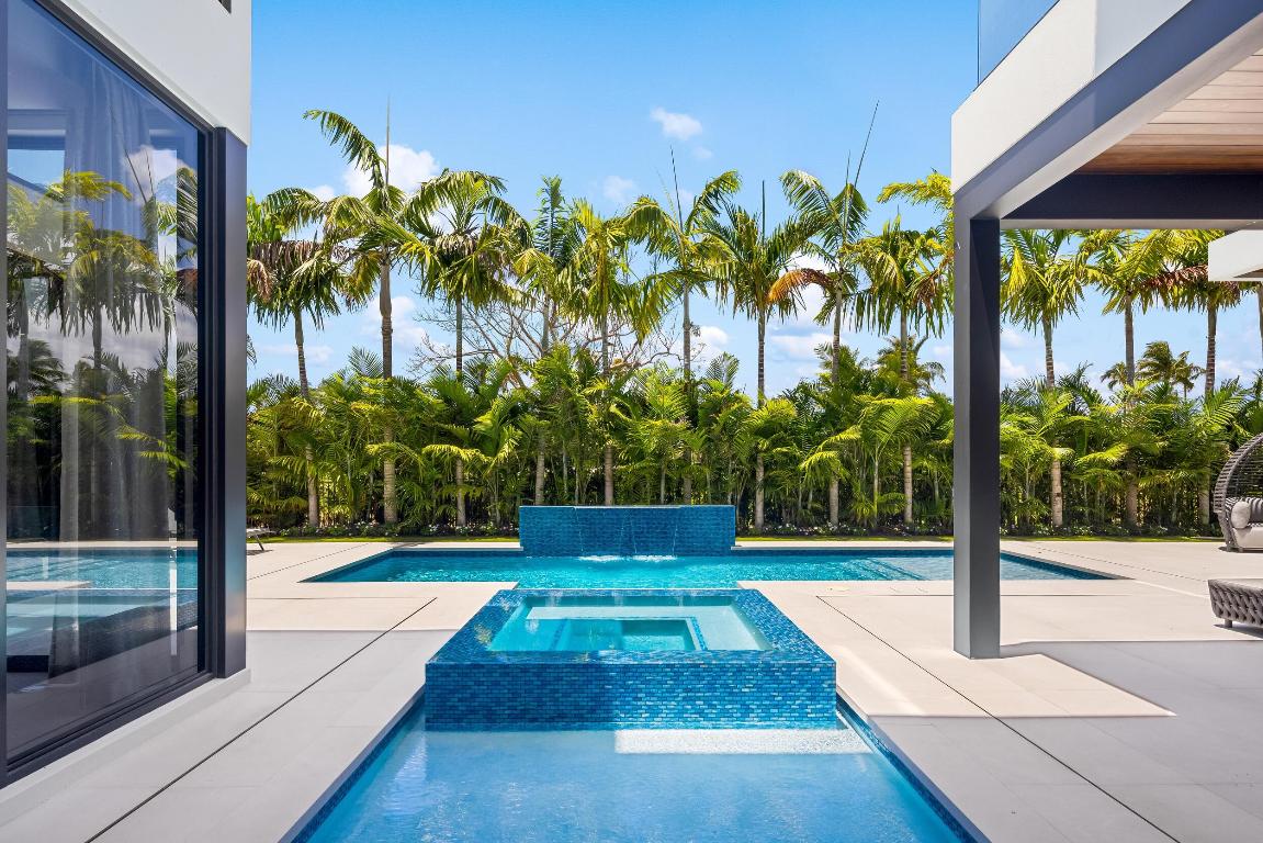 ROYAL PALM YACHT & COUNTRY CLUB - Residential