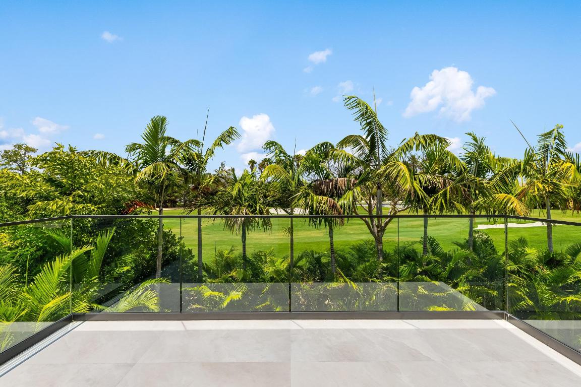 ROYAL PALM YACHT & COUNTRY CLUB - Residential