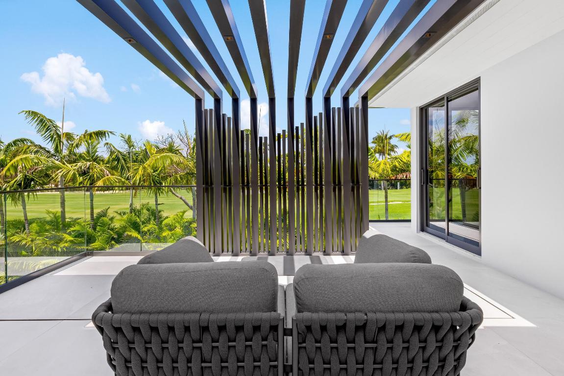 ROYAL PALM YACHT & COUNTRY CLUB - Residential