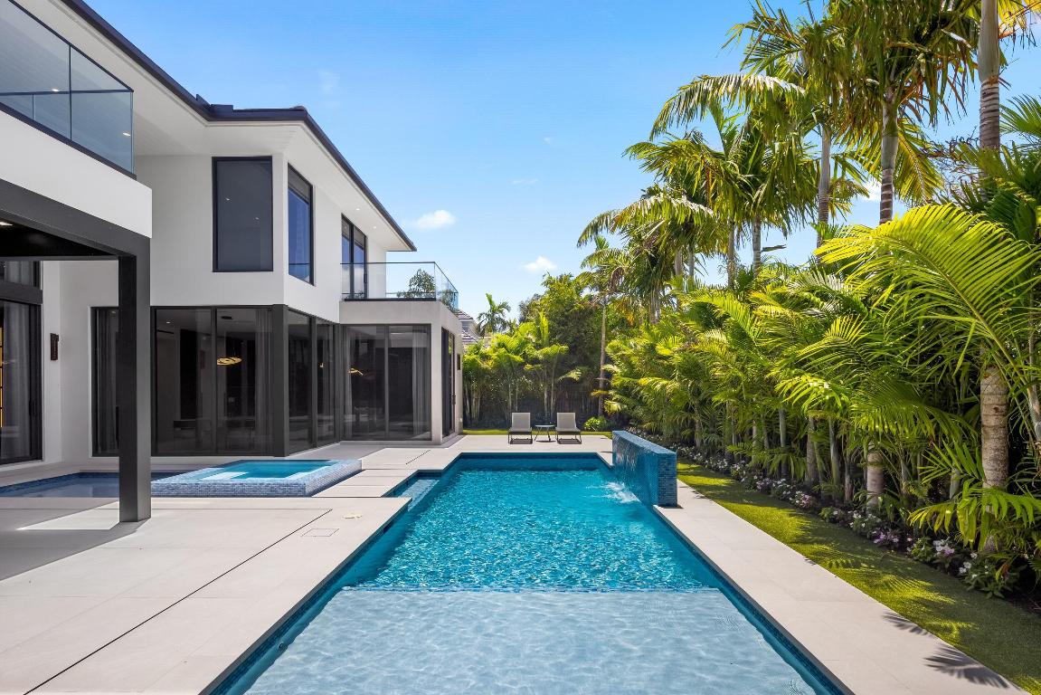 ROYAL PALM YACHT & COUNTRY CLUB - Residential