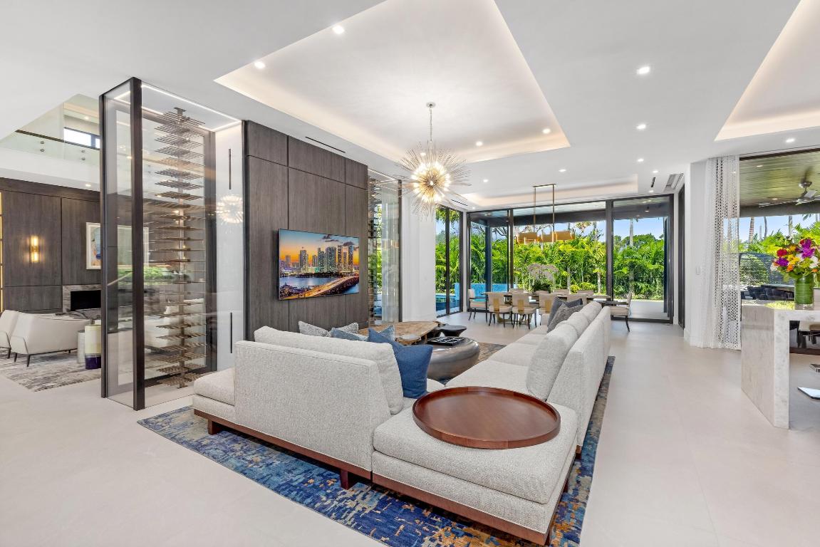 ROYAL PALM YACHT & COUNTRY CLUB - Residential