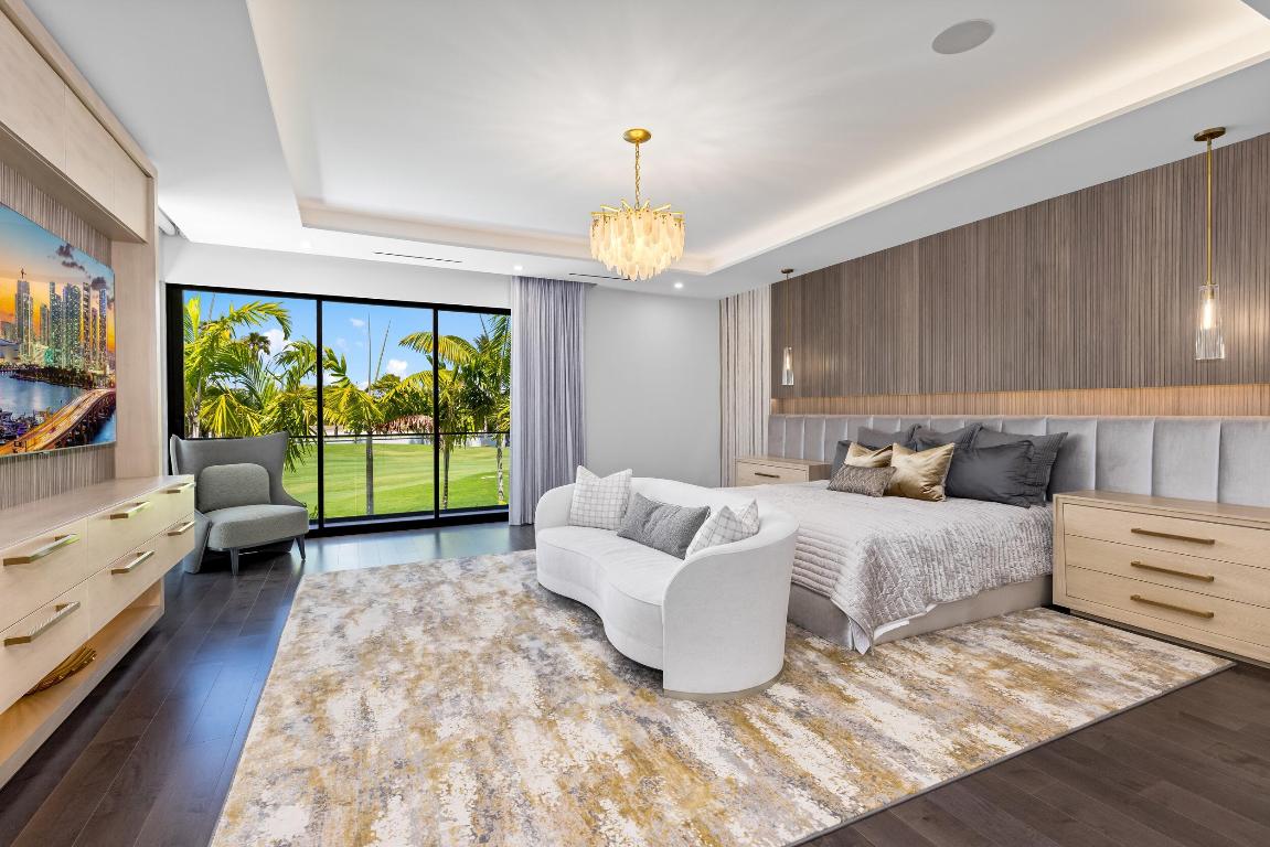 ROYAL PALM YACHT & COUNTRY CLUB - Residential