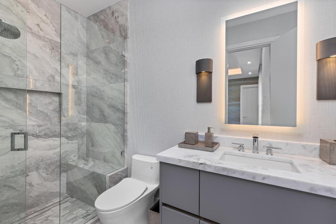 ROYAL PALM YACHT & COUNTRY CLUB - Residential